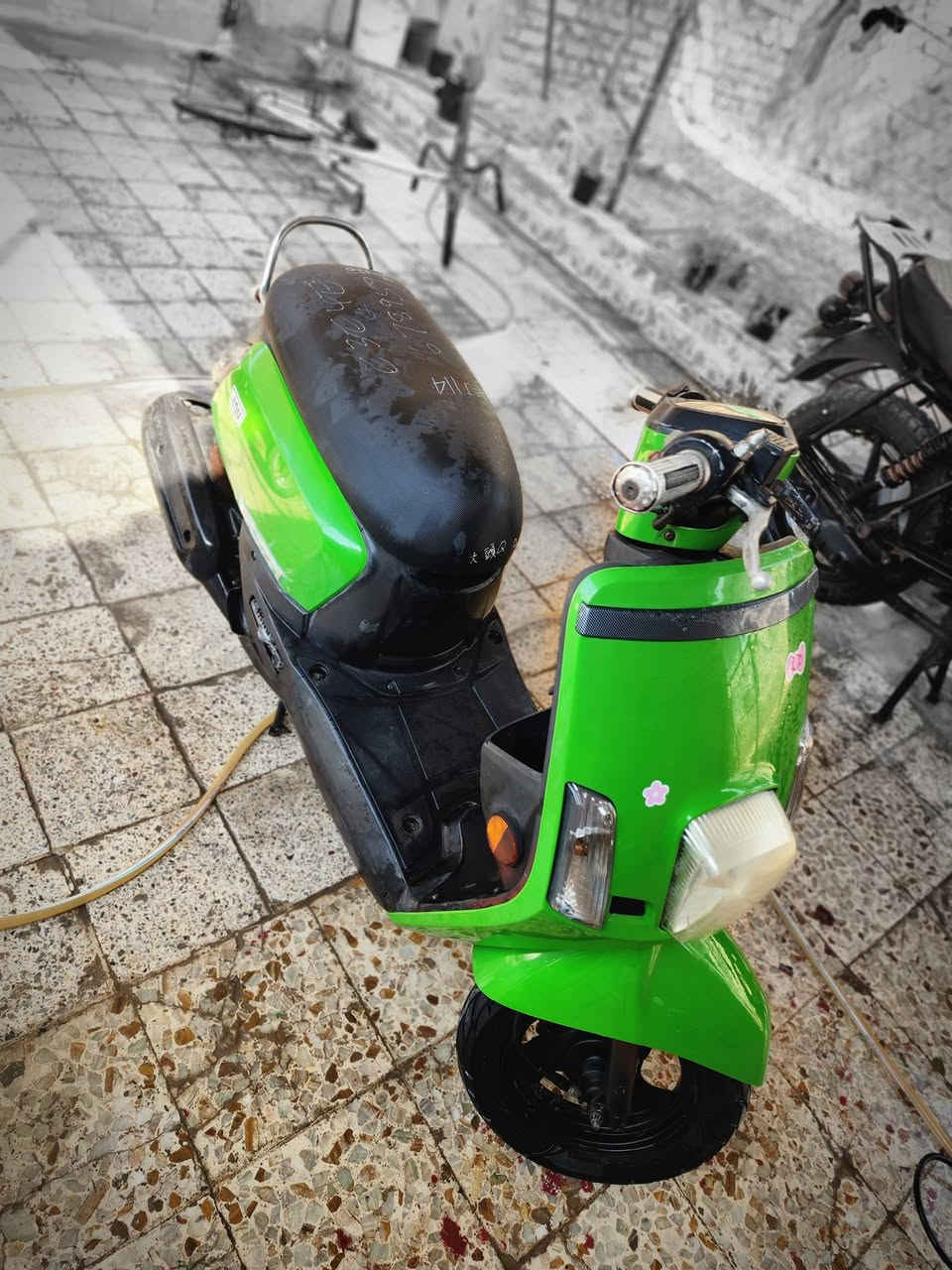 اذا مو هيج جداده لا اتبالغ بالسعر
الدراجه للبيع كفاله من الشخط رقمي ***********  

السعر مليون و٢٠٠ بيه مجال مكاني البصره
