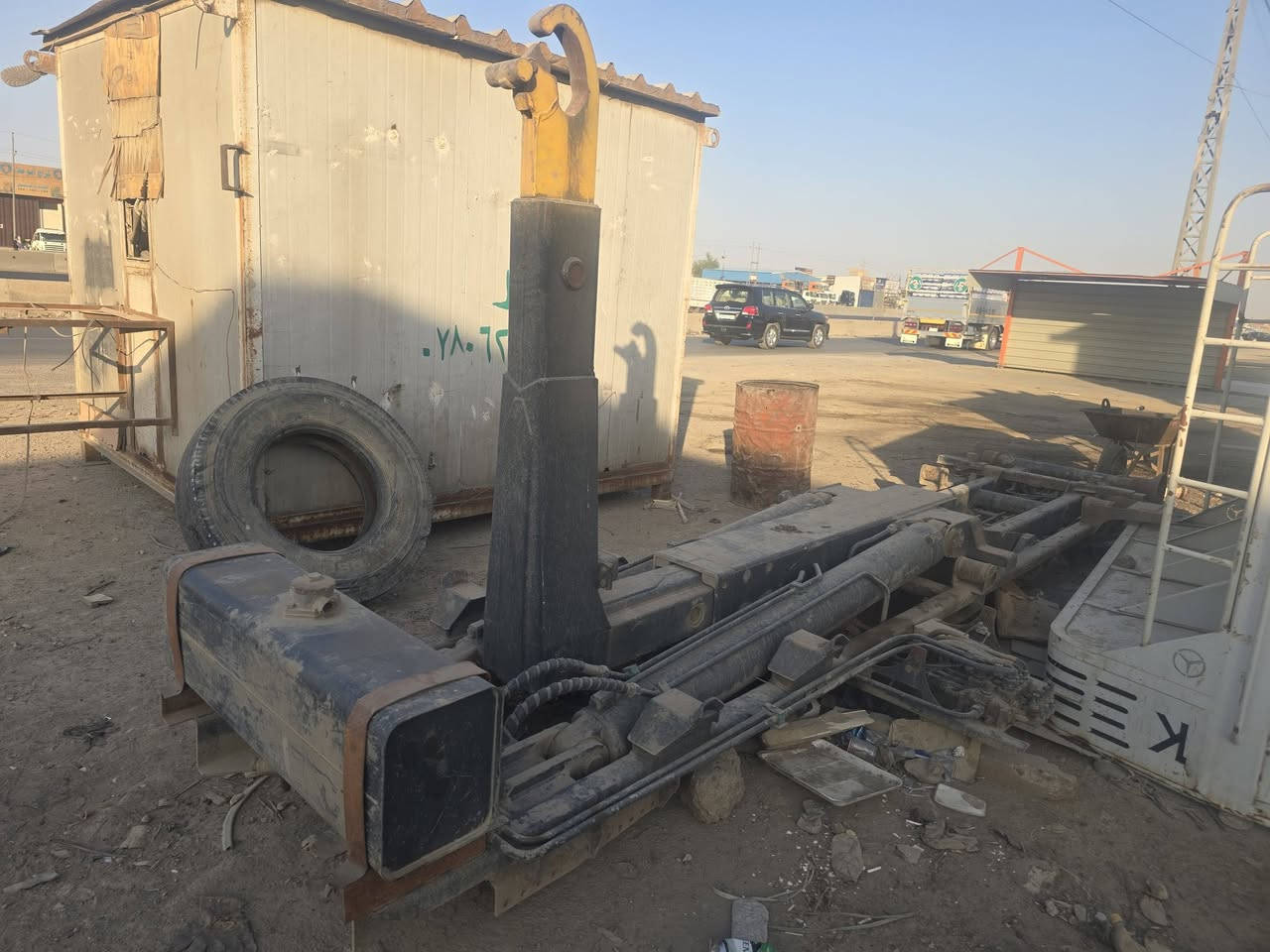 سلام عليكم عندي رافعه حاويات اوربيه 
طول سته متر مكاني بغداد جرف النداف 
للاستفسار ابو رضا ***********
