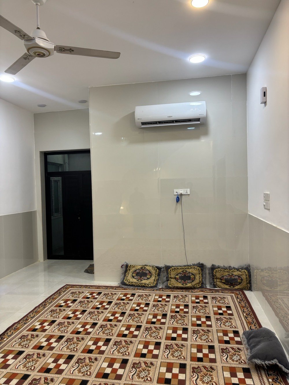 دار للبيع مساحه  بناء طابق اول درجه اولى مودرن والطابق الثاني هيكل مبني بدون سقف 250 حقل رابع شارع محطه قبل علوه فرع مقابيل شارع موضح بلون ازرق بالخريطه لاتكسر بالسعر بي مجال بسيط