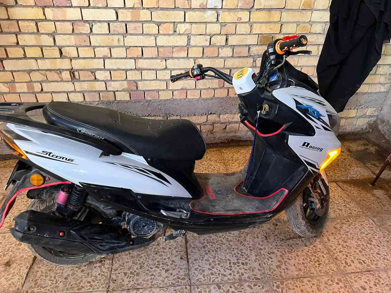 دراجه سترونك البيع جديد حاويها ستخدام قليل كيج شغال اشاير شغالها دبل اشاره شغال اي نقص مابيها مكان بابل ثوره يم جسر الثوره رقم ***********  سعر ٦٥٠ وبيها مجال
