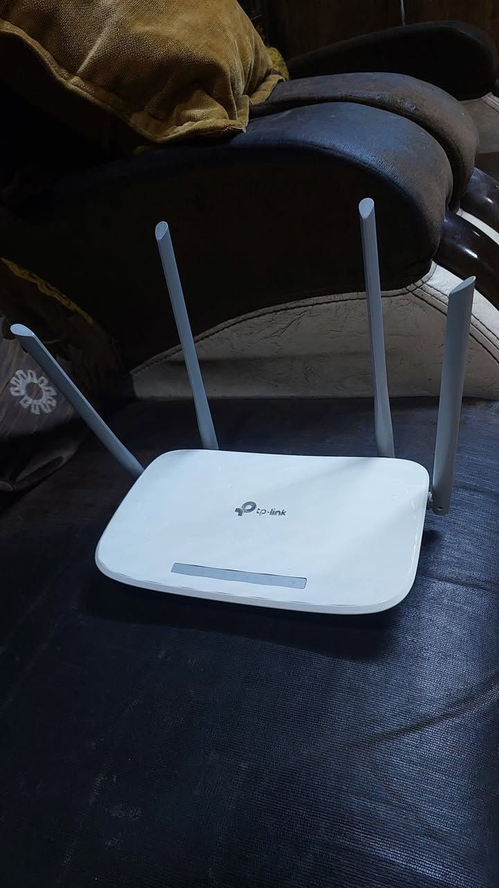 راوترات عدد ٢ للبيع نوع Tp-link جديدات واستخدام قليل جدا ونظيفات والتفاصيل اكثر في الصور وللاستفسار التواصل على الصفحه او على الرقم *********** واتساب
