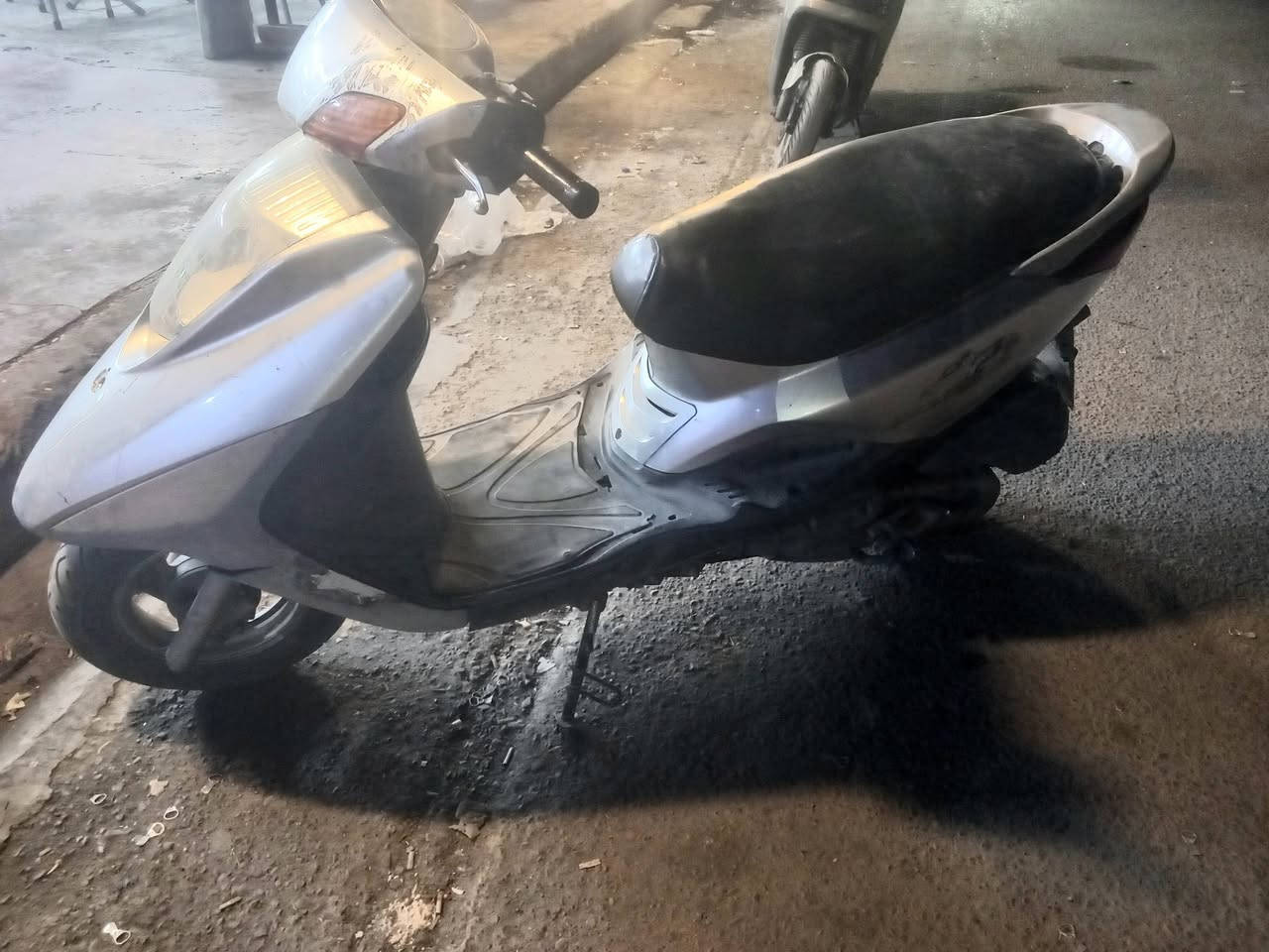 دراجة بريز جاهزة من كلشي 
محرك كهربائيات سلف باتري كله فول 
تايرات جدد كلشي بيها شغال 
السعر  ٥٥٠
العنوان بغداد الكمالية 
للاتصال  ***********
