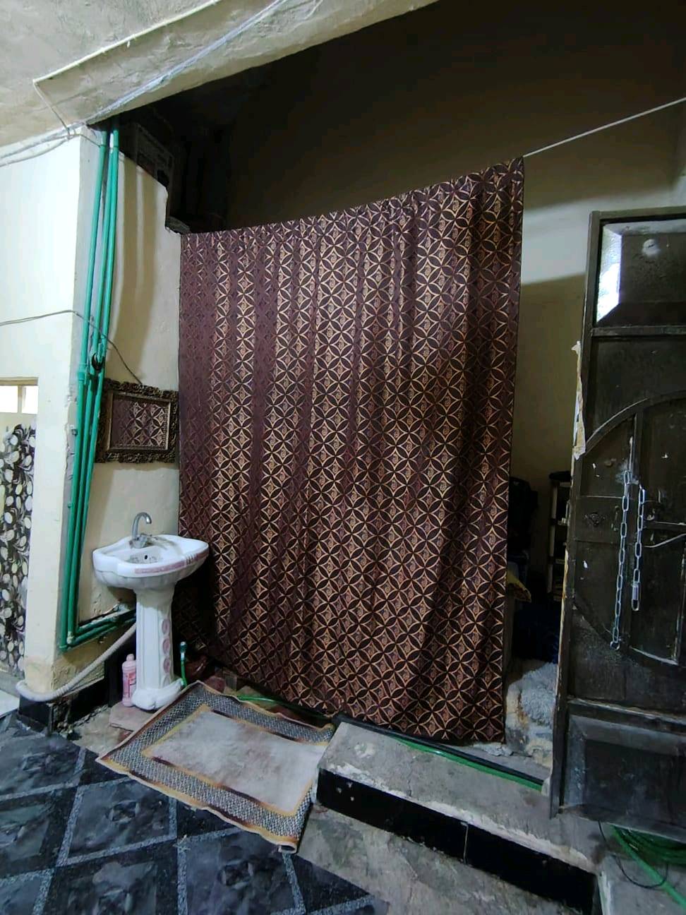 بيت لبيع مساحه 170  مكانه لحسينيه بل جريه بشارع  درويش