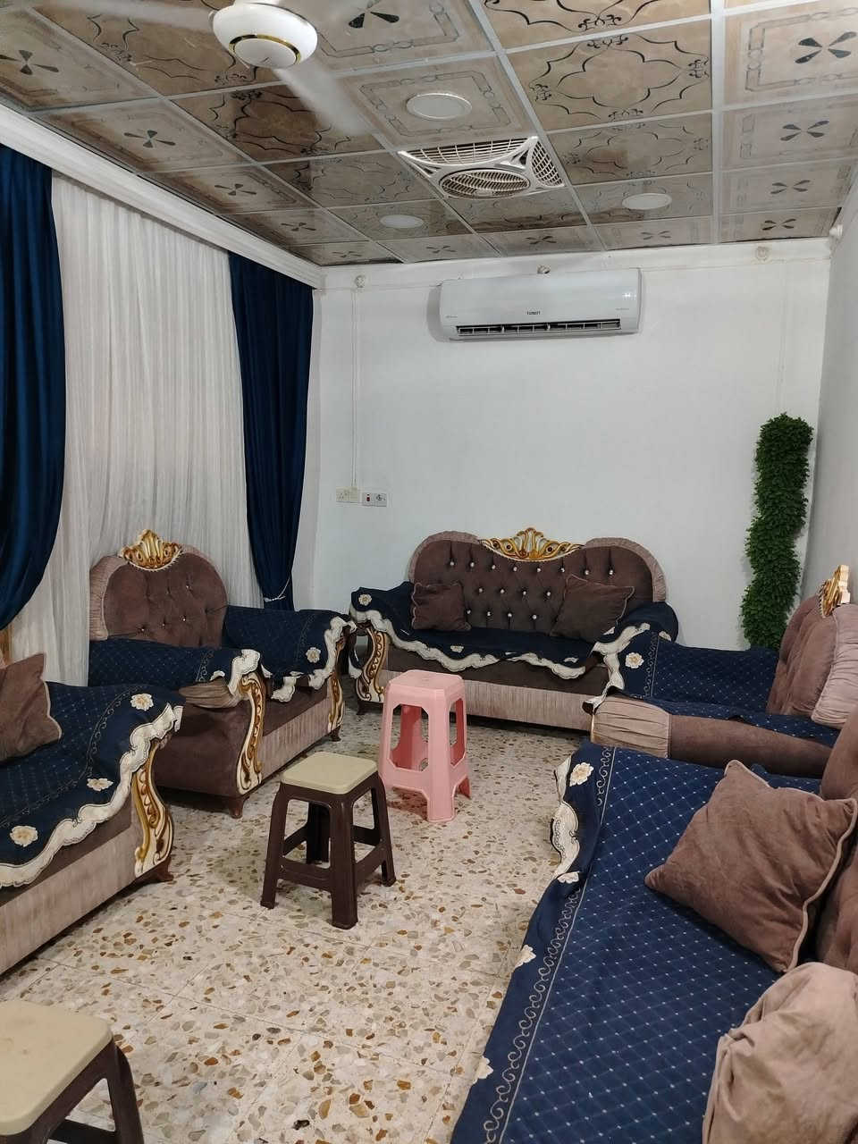 اعلان دار للبيع /​📍

⏰ سعر مناسب سارع اللحجز /🚩

🚩 السعر 220 بي مجال /💰 
 
​🏡 دار للبيع - طابو صرف (ملك صرف) 🏡
​الموقع والمميزات الجغرافية:
​📍 العنوان: نهاية شارع أسواق طيبة.
​🏢 العلامات الدالة: خلف جامع الرحمن، بالقرب من مدرسة العبير (موقع مميز وقريب من الخدمات).
​المساحة والبناء:
​📐 المساحة الكلية: 250 متر مربع.
​📏 الأبعاد: الواجهة 12.5 متر | النزال 20 متر.
​🏗️ نوع البناء: طابقين (كونكريت مسلح).
​🔹 تفاصيل الطابق الأول:
​🚗 كراج سيارة كبير جداً.
​🛋️ غرفة استقبال واسعة + صالة داخلية كبيرة.
​🛏️ غرف نوم عدد (2) بمساحات كبيرة.
​🚽 مجموعات صحية (داخلية وخارجية).
​🔹 تفاصيل الطابق الثاني:
​🛋️ صالة واسعة.
​🛏️ غرف نوم عدد (2) بمساحات كبيرة.
​🚿 جناح (سويت) متكامل مع الصحيات.
​📞 للمراجعة والاستفسار:
​📱 الاتصال المباشر أو واتساب:
 ***********  👉 📞 
***********  👉 📞

🚩 المكتب المسؤول: مكتب قصر الباشا للعقارات.
📍 عنوان المكتب: شارع أسواق طيبة - مجاور أسواق دجلة.
