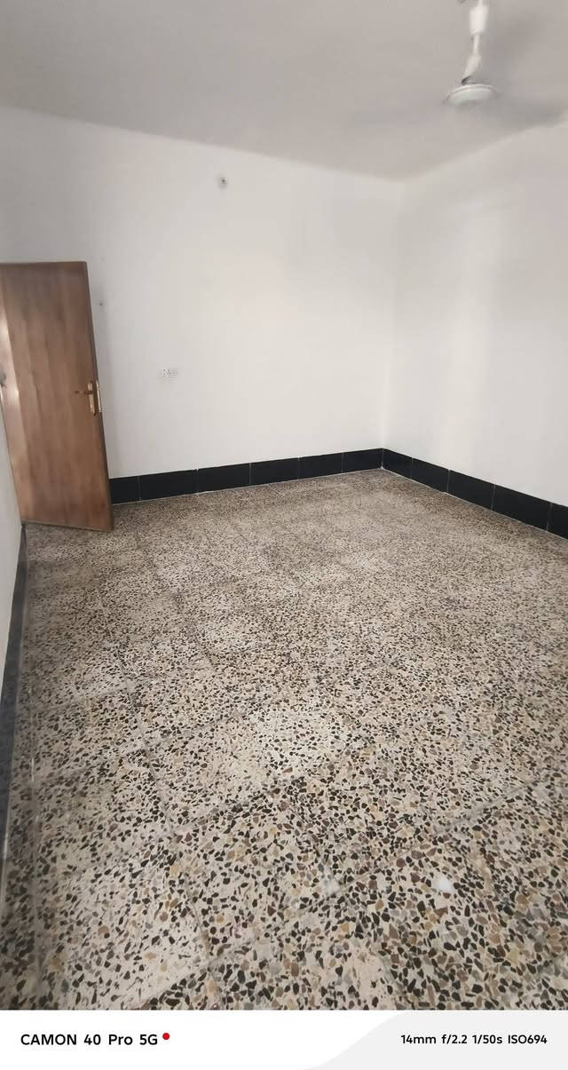 دار طابو زراعي سند 25 المساحه 200 متر يحتوي على 3 غرف نوم كيلدور مطبخ صحيات داخليه وخارجيه وطابق ثاني استقبال وكراج سيارة يحتوي على سطحين جاهز وكامل خدمات بناء جديد سنة 2026 سعره مناسب  مكانه حله منطقة السادة البو خطه حي النصر يبعد عن الشارع 50 متر للاستفسار زيارة مكتب عباس الشمري وسامر العميدي للعقار طريق حله نجف شارع الامام بكر بن علي ***********
***********

نص مكتوب في الصور:
- CAMON 40 Pro 5G
- 14mm f/2.2 1/50s ISO299
- CAMON 40 Pro 5G 14mm f/2.2 1/25s ISO1454
- CAMON 40 Pro 5G 14mm f/2.2 1/50s ISO694
- CAMON 40 Pro 5G 14mm f/2.2 1/50s ISO169
- 14mm f/2.2 1/50s ISO118
- CAMON 40 Pro 5G 14mm f/2.2 1/50s ISO80
- CAMON 40 Pro 5G 14mm f/2.2 1/242s ISO50
- CAMON 40 Pro 5G 14mm f/2.2 1/247s ISO50