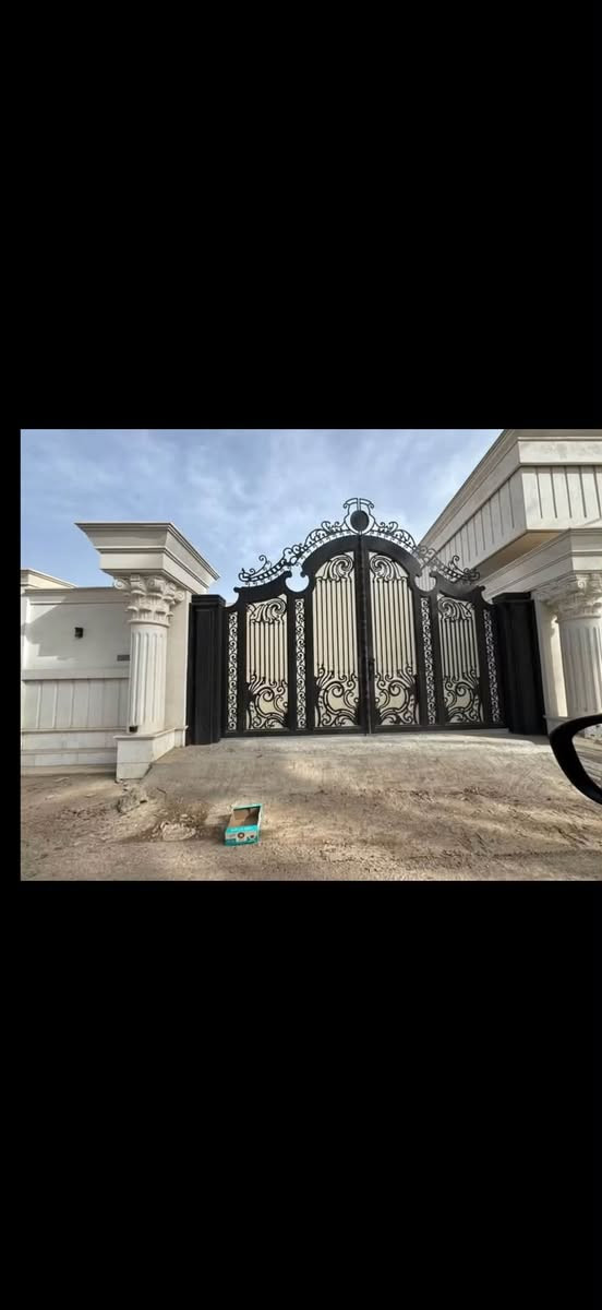 حدادة أبواب • تصميم مودرن • الأنبار رمادي
