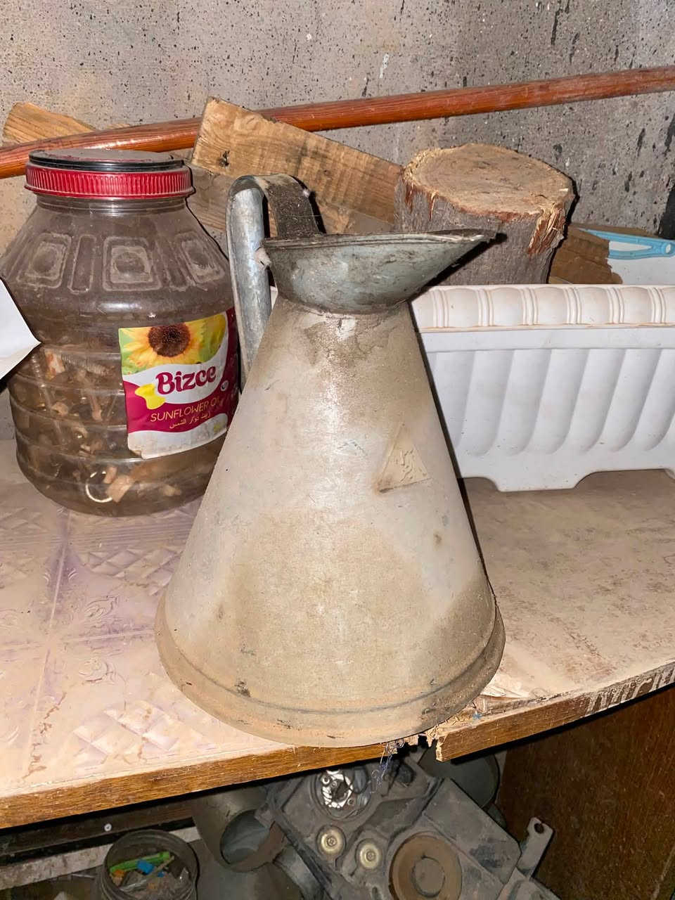 سلام عليكم عندي غراض للبيت 
فاره غسل لوك باله الماني 
مقياس دهن من نص لتر لل 4 لتر 
زوج لايتات شيري كوين موديل 15
بم سحب دهن مال برميل 
***********
