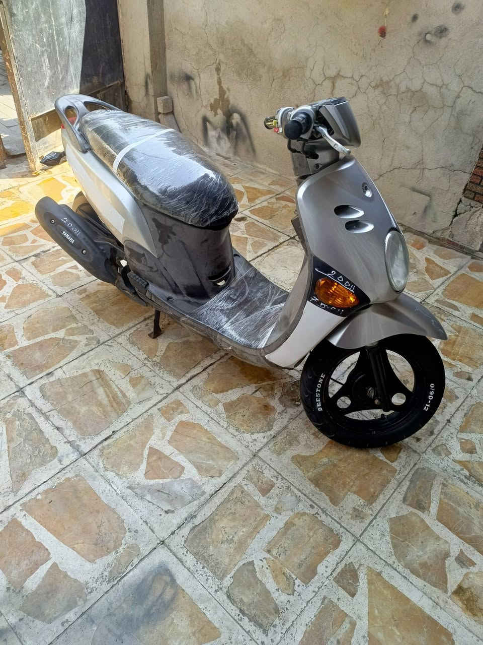 فله صالها 3 شهر نازله دراجه من طول للطول كامله ما بيها نقص اوراق كامله وبسمي كفرات كلها مختمه ختم واحد كهربائيات كلها شغاله بريكات قفل جنطه كله دشبول كله شغال سعر 750 مكاني الحسينيه مال راشديه بغداد ***********
