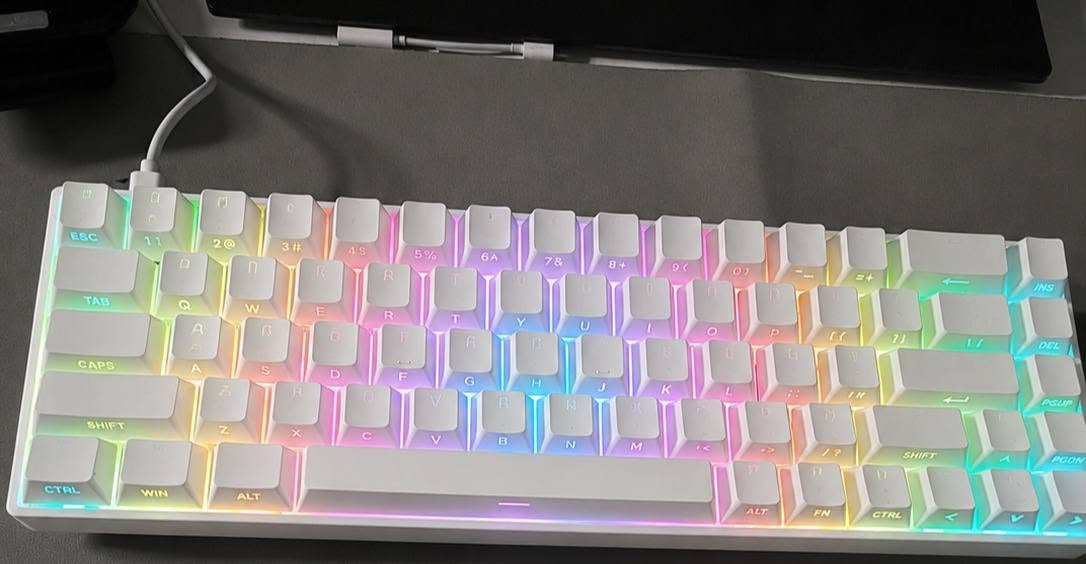 كيبورد Zifriend TK68
.حجم 65%  
. ميكانيكي نوع السوج MINT Switch صوت وسرعة استجابة جبارة
.بالكامل RGB 
.18 نمط RGB 
.الاتصال سلكي 
كابل تايبسي
دعم Full Key Anti-Ghosting يضمن تسجيل جميع الضغطات بدقة حتى أثناء اللعب السريع والمكثف
المحتويات:: قالعة كيكابس+2سوج احتياط+مجموعة كيكابس لون احمر +كابل USB بطول 1.5 متر 
السعر:45الف    متوفر توصيل
للاستفسار ***********
