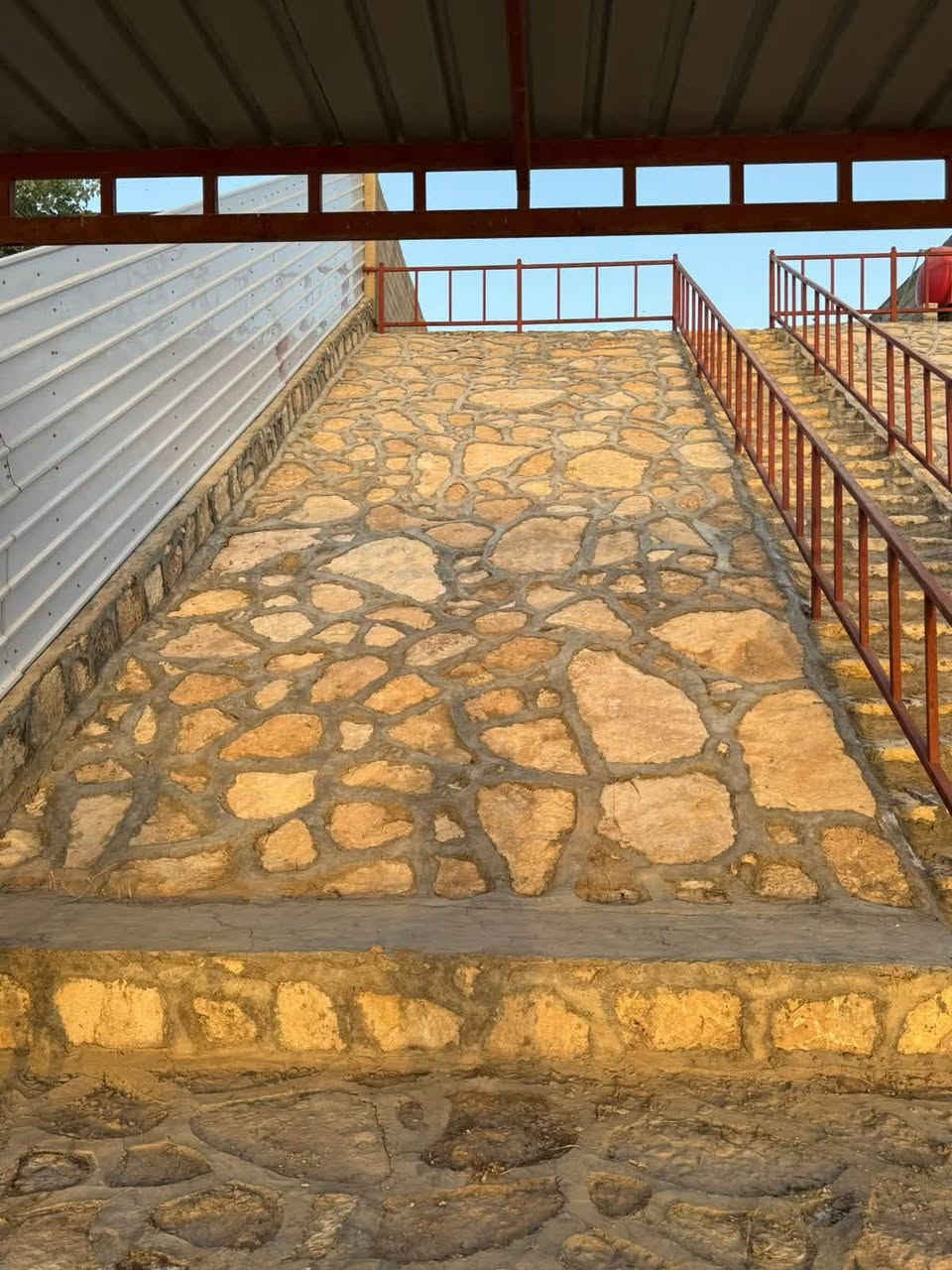 � شاطئية للبيع في بغداد – الراشدية 🌊
📍 الموقع: بغداد – الراشدية – منطقة أبو دالي
📐 المساحة: 750 م²
📜 صنف العقار: طابو ملك صرف
📏 الواجهة: 10 م
📏 النزال: 75 م

✅ كامل الخدمات: ماء وكهرباء
✅ سياج بلوك
✅ نزلة مباشرة للشط ومكسوة بالحجر
🚗 موقعها على الشارع الرئيسي، من الشارع الرئيسي إلى الشط مباشرة

🔥 موقع مميز جداً ومناسب للاستراحة والاستثمار

📞 للاستفسار: ***********
