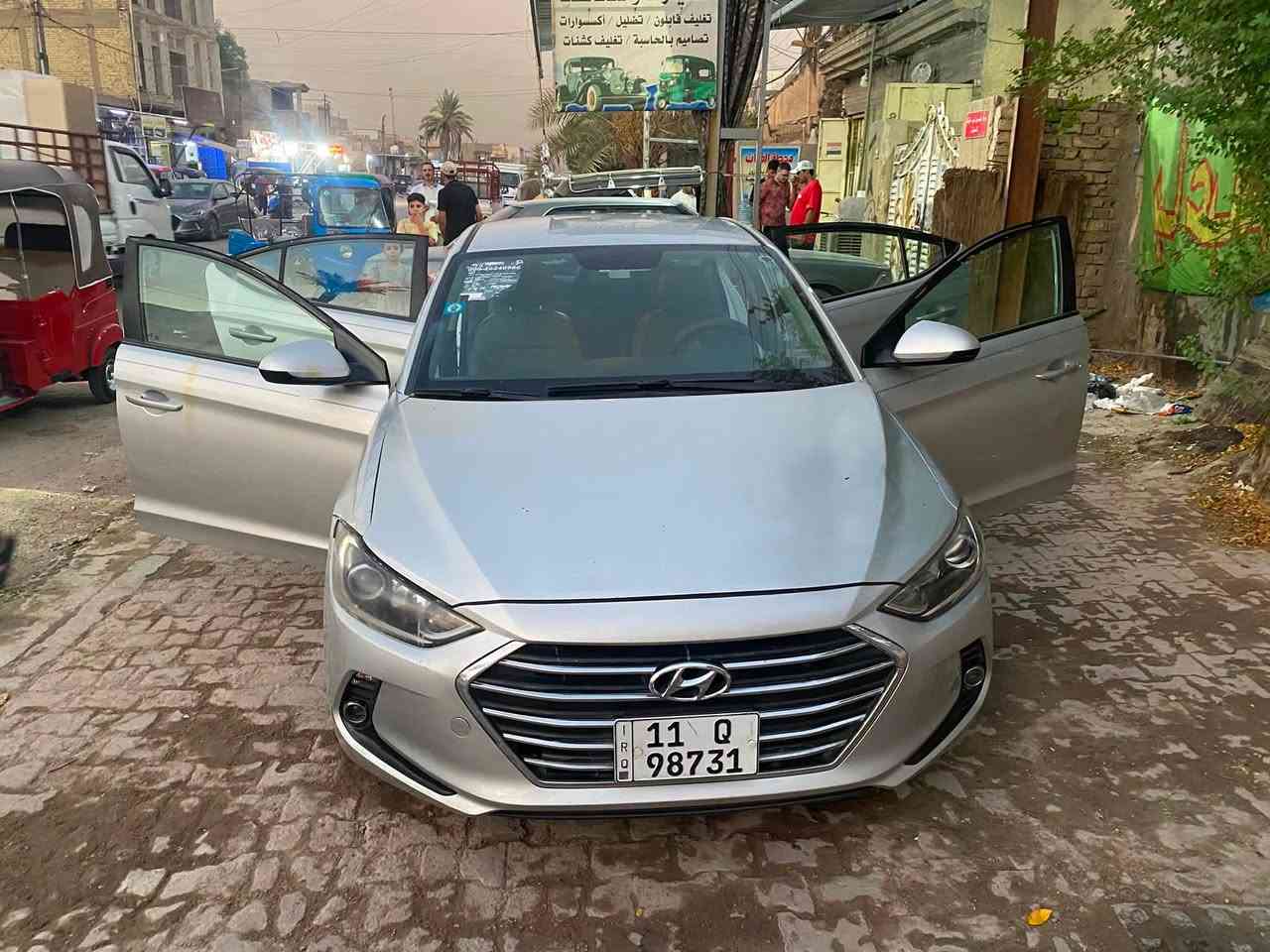 سلام عليكم

النترا 2018 وارد أمريكي 

مكينه 2000 دوش

حساسات مري 

رادر تحديد مسار 

مبدل بنيد نفس اللون
حادثها چاملغ خلفي الايمن وبنيد 
سياره جاهزه أي نقص مابيها 

تحويل مباشر ثاني يوم 

سياره باسمي 

السعر 113 وبيها مجال 

مكاني بغداد ابو دشير 
*********** بيه واتساب
