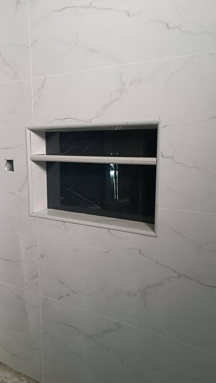 السلام عليكم. 
خلفة كافة السيراميك والمرمر شغل تسليم مهندس 
وبأسعار مناسبة  اتصل او تواصل خاص ***********
