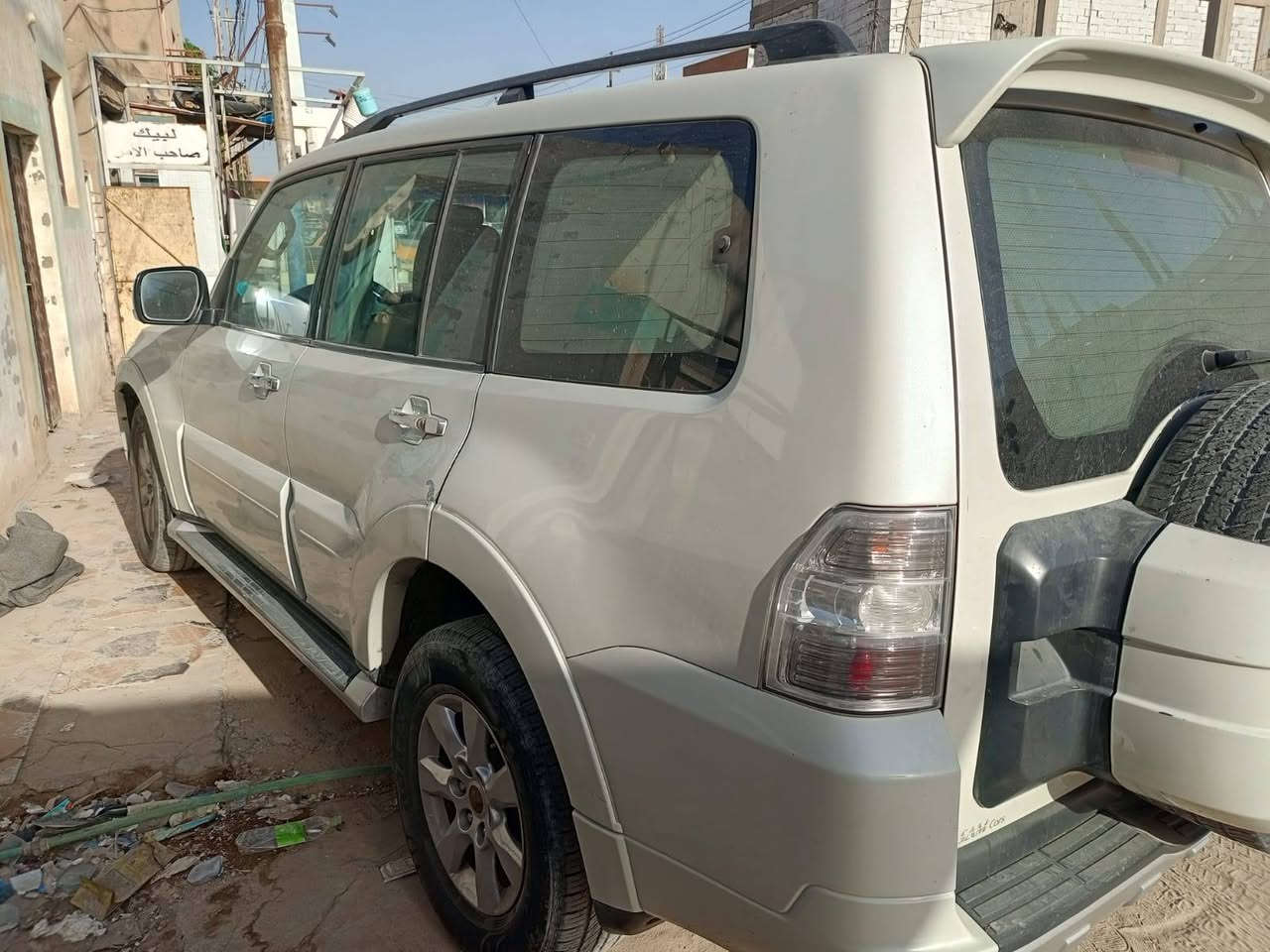 السلام عليكم باجيرو حبتور ٢٠١٠ ومعروفه مواصفات الحبتور ماداعي نذكرها السيارة مكفولة ماعدا بارد بالباب بسيط جدا مكانها النجف الاشرف السعر المطلوب ١١٥ مع المجال رقم الهاتف ***********
