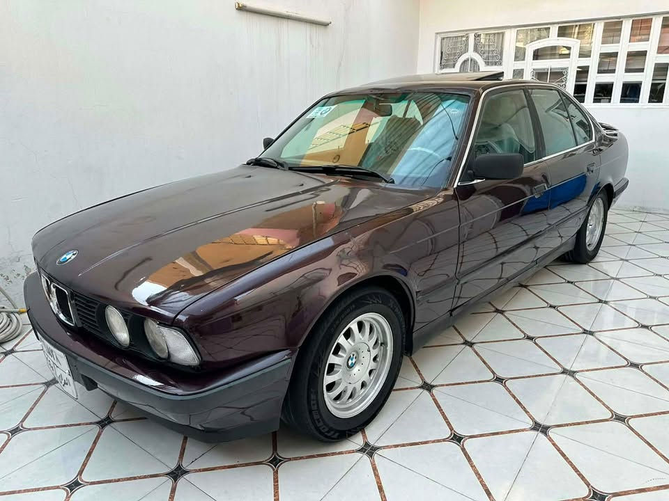 اسعد الله اوقاتكم بالف متابعينا الكرام    BMW  كير اوتوماتيك موديل 1991 محرك 6 سلندر حجم  525  محرك كير عالشرط رقم دهوك والهزة  جديدة  سيارة جديدة بمعنى الكلمة  كهربائياته كله شغالة  سعرة  57 ورقة بي مجال بسيط للشراي مال حك جية تيجي يمي عين غطة عين افراش اخدمك شراي يخابرني بيك خير اوتدلل ***********
