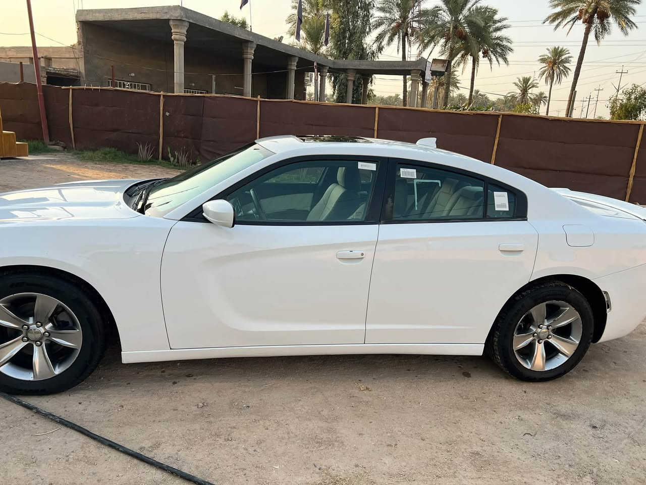 تشارجر ( 2015) اصل  لون ابيض رقم اربيل دولي نوع SXT كندي كلين 
معروضه 180$ 
المواصفات 👇

1-تو ويل 

2-تشغيل عن بعد 

3-كشنات جلد دوشمة 

4- المحرك : V6.  3.6L 

5-مصابيح أمامية زنون .

6-كشافات الضباب زنون 

 7-المصابيح الأمامية مع LED

8-شاشه كبيرة مع نظام ملاحة نفكيشن GPS 

9-الشاشة مع اوپشنات GT

10-سستم صوت الپاين .

11-فتحة سقف 

 12-ويل 18 تخم تاير جديد 

13-تشغيل عن بعد . 

14-محدد سرعة . 

15-تلفون بلوتوث . 

16-كاميرا خلفية 

17-مرايا متحسسة للاضاءة العالية .

18-كير شفتر بالستيرن . 

19-دخول ذكي 

مكان سياره كربلاء 

اتصال ***********
 
# فقط بيع بدون مراوس
