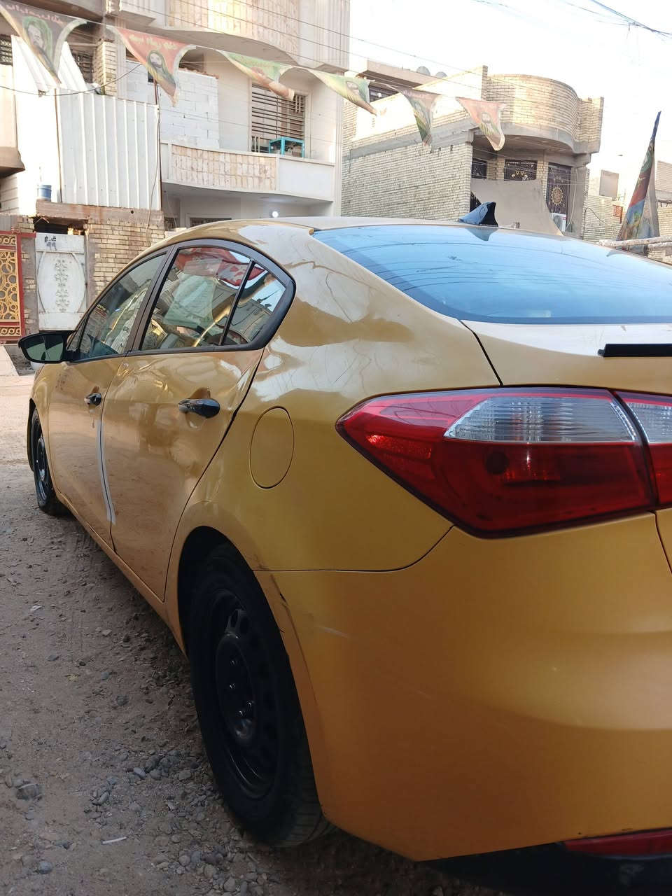 كيا فورتي ٢٠١٥ وارد امريكي بيهه جاملغ بدون دواخل حجم مكينه ١٨٠٠ دوش سياراه جاهزه من كلشي تخم تاير صدر جديد سياراه مصفره من هيهه سنويه ٢٨ سعر ٧٨ مكان سياره بغداد *********** سياره اول صبغه بدو معجون

