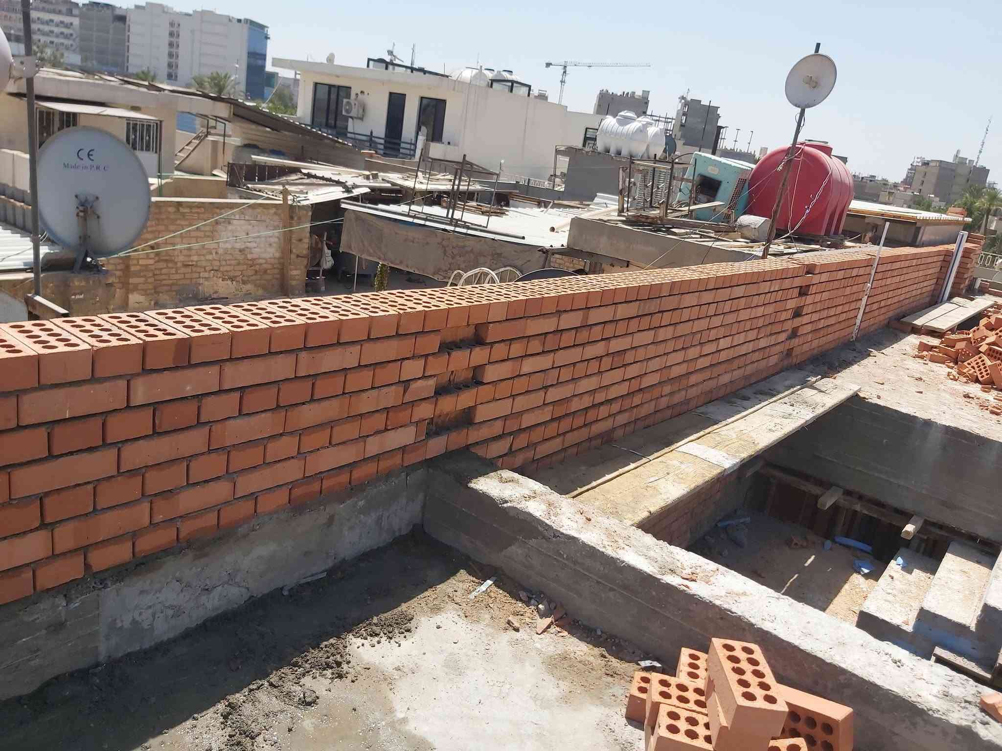 خلفه ابو جعفر • بنّاء عدّة • مقاول