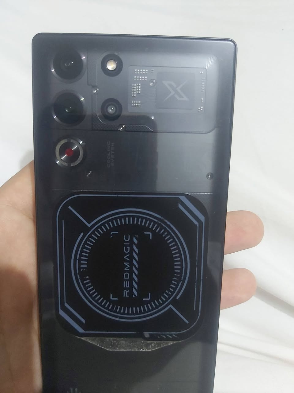 السلام عليكم Red magic10 pro512
ريد مجك 10 pro ذاكرة 512 رام 16+12 الجهاز وحدة بدون شاحنة بي فطر بلكلاس الخارجي للشاشة يعني ماواصل للشاشة الرئيسية وممأثر على اي شي بلجهاز مشحون 330 مره كلشي شغال بي مابي اي مشاكل فقط ضرر الموضح بلصور 

السعر 580 فقل توصيل موجود 
تواصل خاص مفتوح او واتساب او اتصال / ***********
