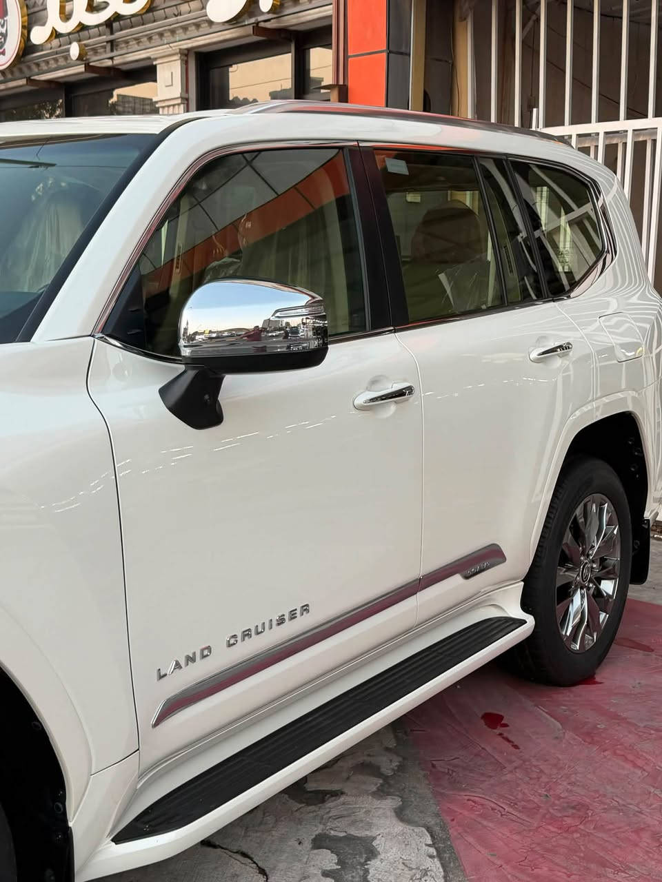 من معرض الاخوين توفر 
لاندكروز موديل 2023 limetd  VX

وكالة تويوتا عراق  ‏‎ضمان شركة SAS

9000 الف ماشي

‏‎سنة الصنع: 2023  VX Limited

‏‎ضمان شركة SAS

كل غراض بلادي موجود

5  كاميرا  +رادار

ماشييه  8  الف  كم 

‏‎المواصفات :

- محرك 6 سلندر تنفس طبيعي
٥ كاميرات

رادار  كامل

توقف زاتي

‏‎- فتحة سقف ( سلايد ) 

شاشة كبير
لايتات عدسة ٣ عدسات

-٣ شاشات 

- شاشات ترفيه خلفية

‏‎- مقاعد جلد 

‏‎- مقاعد كهربائية 
    

- ⁠تبريد وتدفئة امامي خلفي 

‏‎- بصمة الابواب 

‏‎- صندوق كهربائي

‏‎- مصابيح LED و زينون

-7 راكب 

-شحن واير ليس 

-حساس امامي خلفي 

مكفولة كفالة عامة 
عدا ملاحظة بسيطة

عنوان المعرض.📍.. بغداد - الوزيرية مقابل 
المجمع العلمي قرب قاعة الريان 
للاستفسار 
***********
***********
