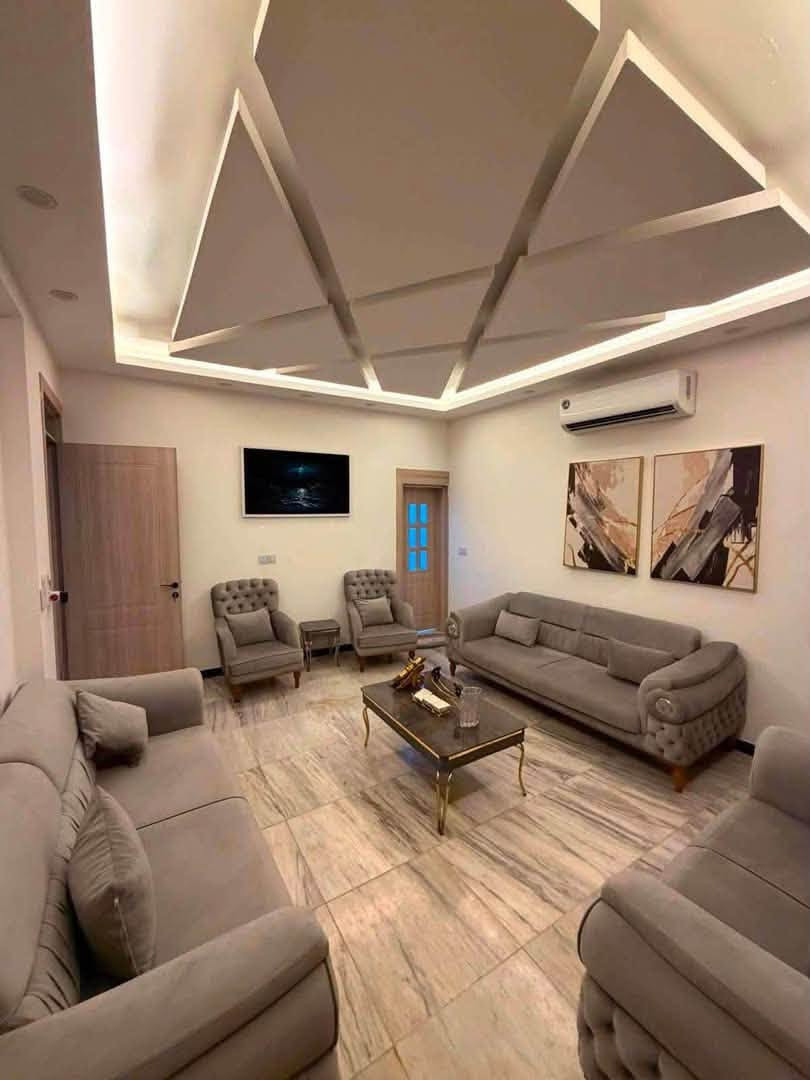 �✨ للإيجار في السيدية – بيت راقي ومميز ✨🏡
🌟 بيت بمساحة 150م

🛏️ يتكون من:

✅ 4 غرف نوم

✅ صالة واسعة

✅ مطبخ مرتب

✅ خدمات متكاملة

🔥 مؤثث بالكامل (أثاث زيرو)

⚡ كهرباء مجانية

☀️ منظومة طاقة شمسية

🏠 البيت جديد ونظيف

🎙️ نظام أليكسا للتحكم بالصوت

📞 للاستفسار والحجز:

مكتب الفهد الهندسي

***********

✨ راحتك تبدأ من هنا… بيتك الذكي بانتظارك
