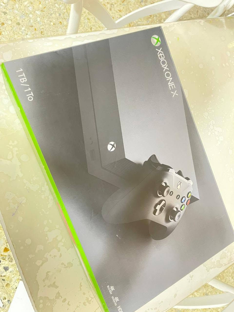السلام عليكم
XBOX ONE X
1 تيرا
 4K blu-ray 
السعر 275 وبي مجال 
***********
