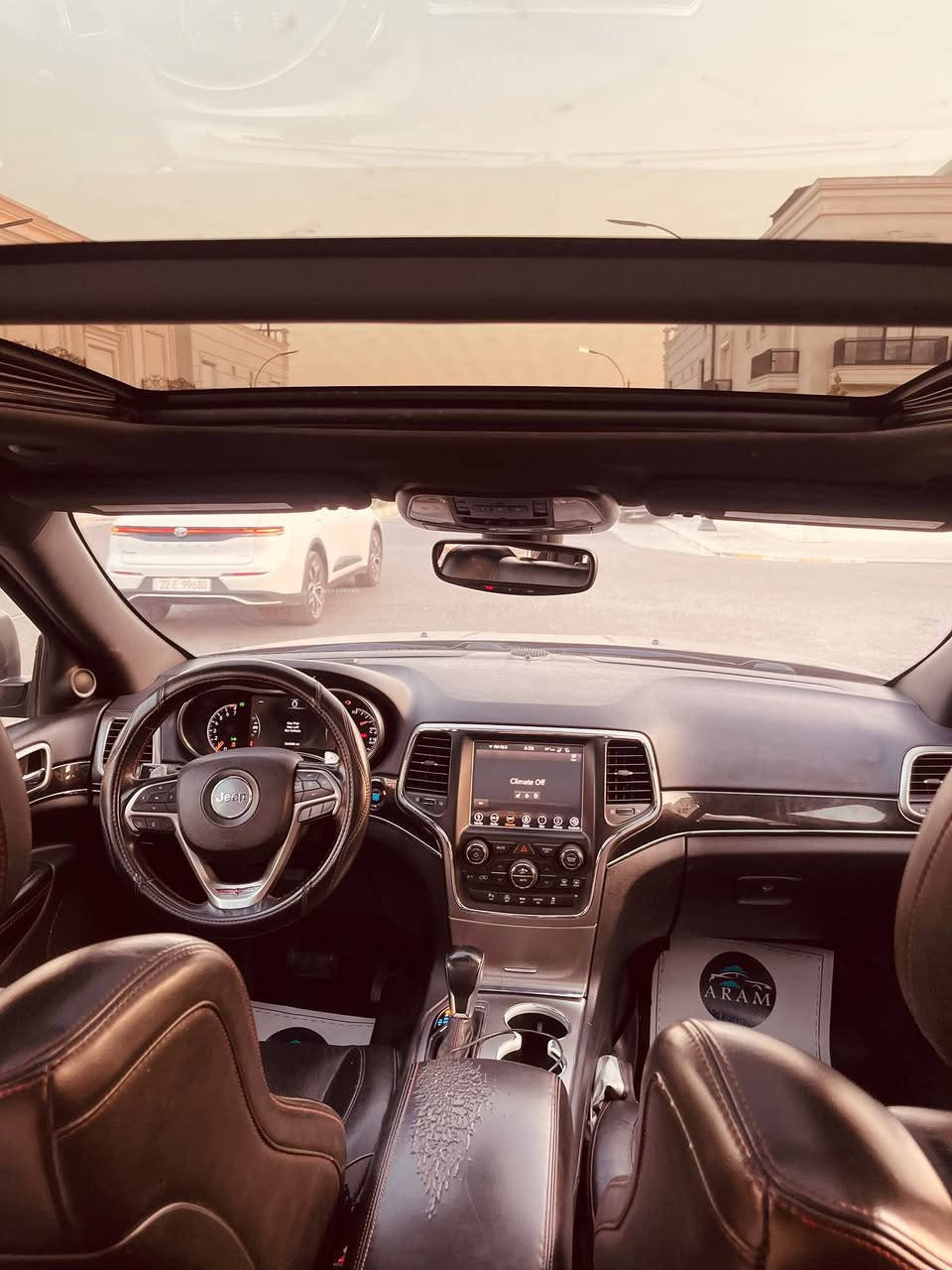 کوردی :/: عربی 
الشركة المصنعة: جيب (Jeep)
الموديل: غراند شيروكي (Grand Cherokee)
المواصفات: ترايل هوك فول (Trailhawk Full)
المواصفات والإستيراد:/ وارد أمريكي
سنة الصنع: 2018
المحرك: 3.6 V6
ناقل الحركة (القير): أوتوماتيك
نوع الوقود: بنزين
الحالة: مستعمل
المسافة المقطوعة: 105,000 ميل
اللوحة (الرقم): أربيل
السعر / الرقم للتواصل: ***********

دروستکراوی :- jeep
مۆدێل :- grand cheroki
مواسفات :- trail howk ful 
وارد: :- ئەمریکی
ساڵ :- 2018 
بزوێنەر :- 3,6 V6 
بگۆڕی بزوێنەر :- automatic
سوتەمەنی :- بنزین 
دۆخ :- بەکارهاتوو
ماوەی ڕۆشتن :- 105,000 mile
تابلۆ :- هەولێر  
نرخی :- *********** أربيل, العراق
