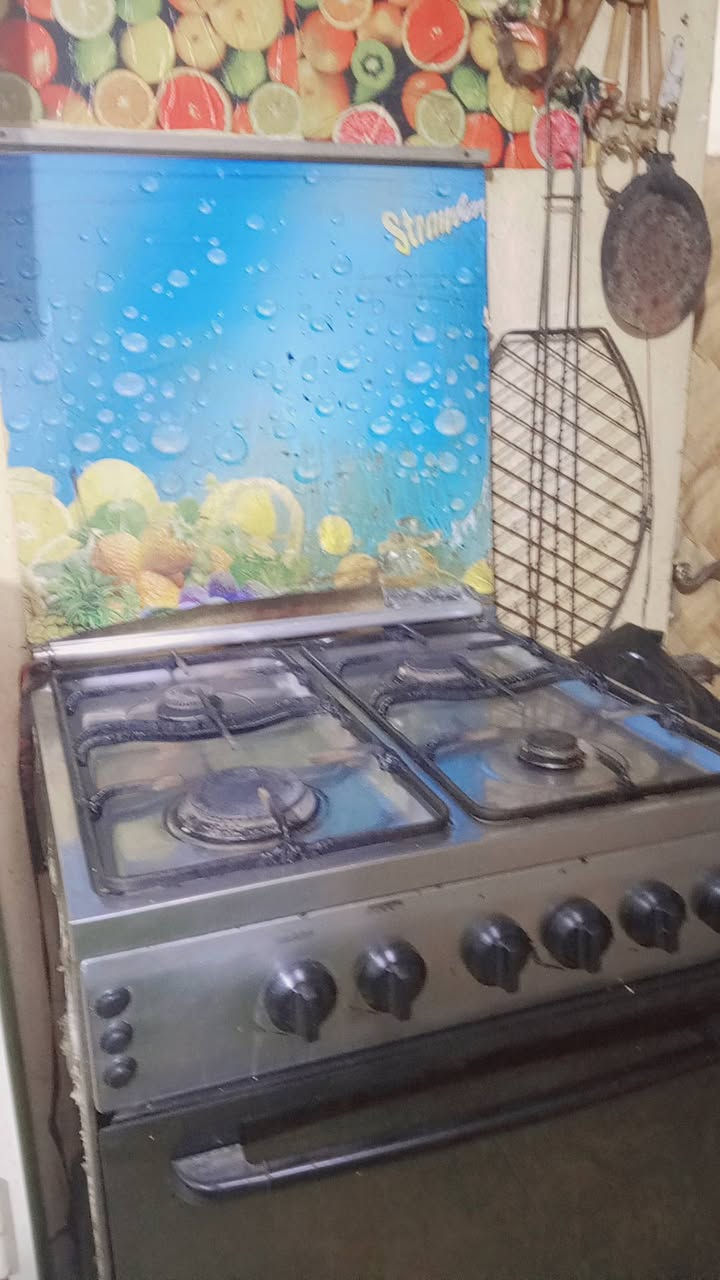 سلام عليكم
عندي اثاث اريد ابيعهن وباسعار مناسبه جدا"
العنوان كوريش،/حي السلام قرب حسينة السجاد 
الي يريد يشتري يتواصل علي الرقم ***********
