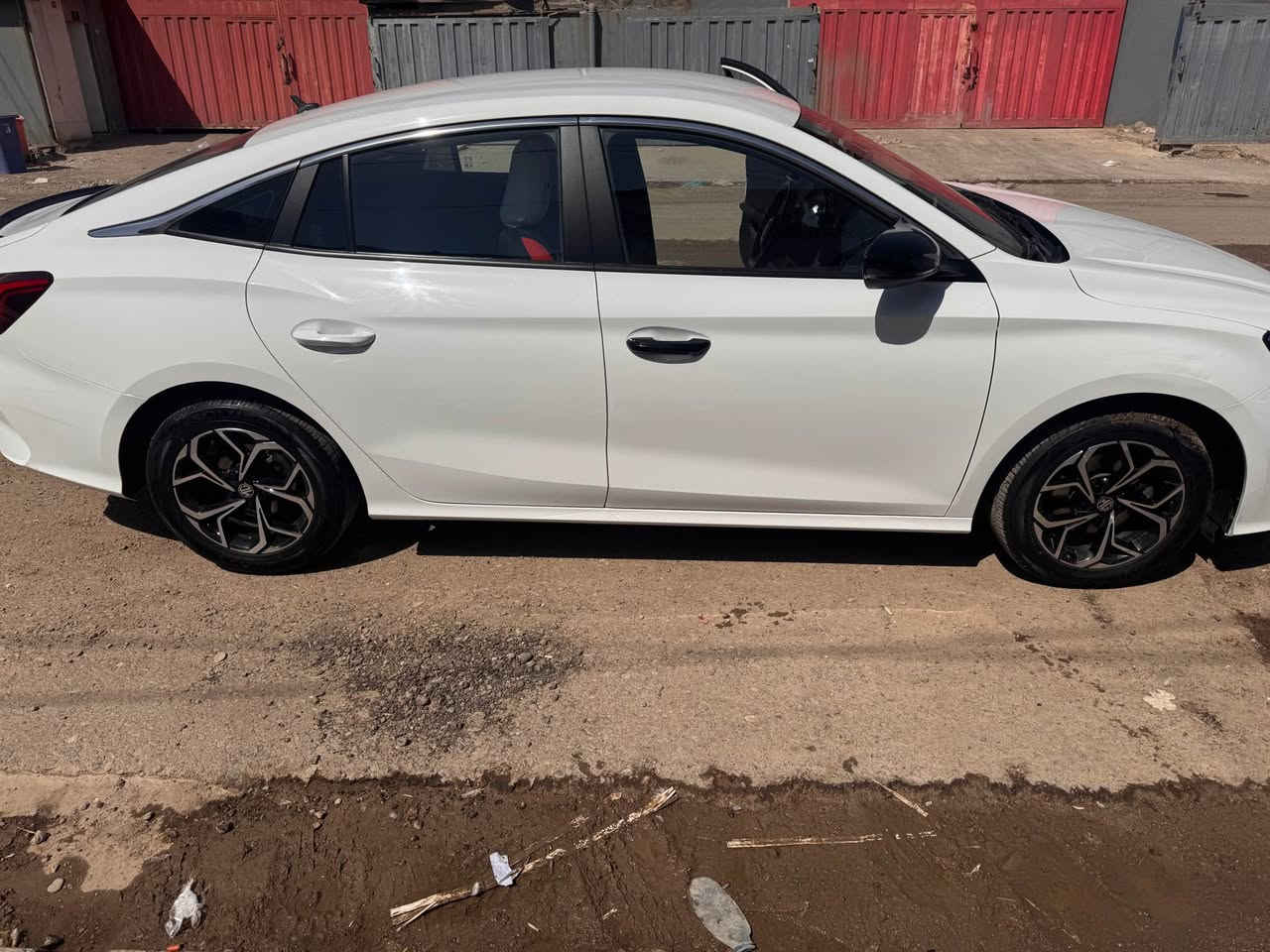 ايمجي جيتي كير عادي ٢٠٢٤ 
خؤتان ده زانن مواسفاتي جي هه يه بيويست ناكات بينوسم 
يه ك بست سارده كوتي هه يه له جاملغي بيشه وه لاي سه كن سياره كه زؤر باك ماوه ته وه هه موو شتيكي به شه رته ٣٥ هه زار رؤيشتوه  غرامه ش ١٦٠ هه زاري له سه ره سعري ٩٣ مجاليكي برايانه 
رقم موبيل وتس ئاب *********** أربيل, العراق

