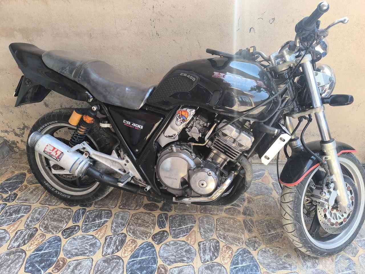 سلام عليكم للبيع CB4 دراجه خير من الله 16 ولف النظافه 85 بالميه كدام عينكم دراجه مشيه وشلعته فول ما شاء الله نقصه فقط لايت الكدام بس الكلوي ماله محترك يعني السكن شغال والكيج شغال راديتر نظيف الشراي يتصل عالرقم فقط ويتدلل مكان خانقين ***********
