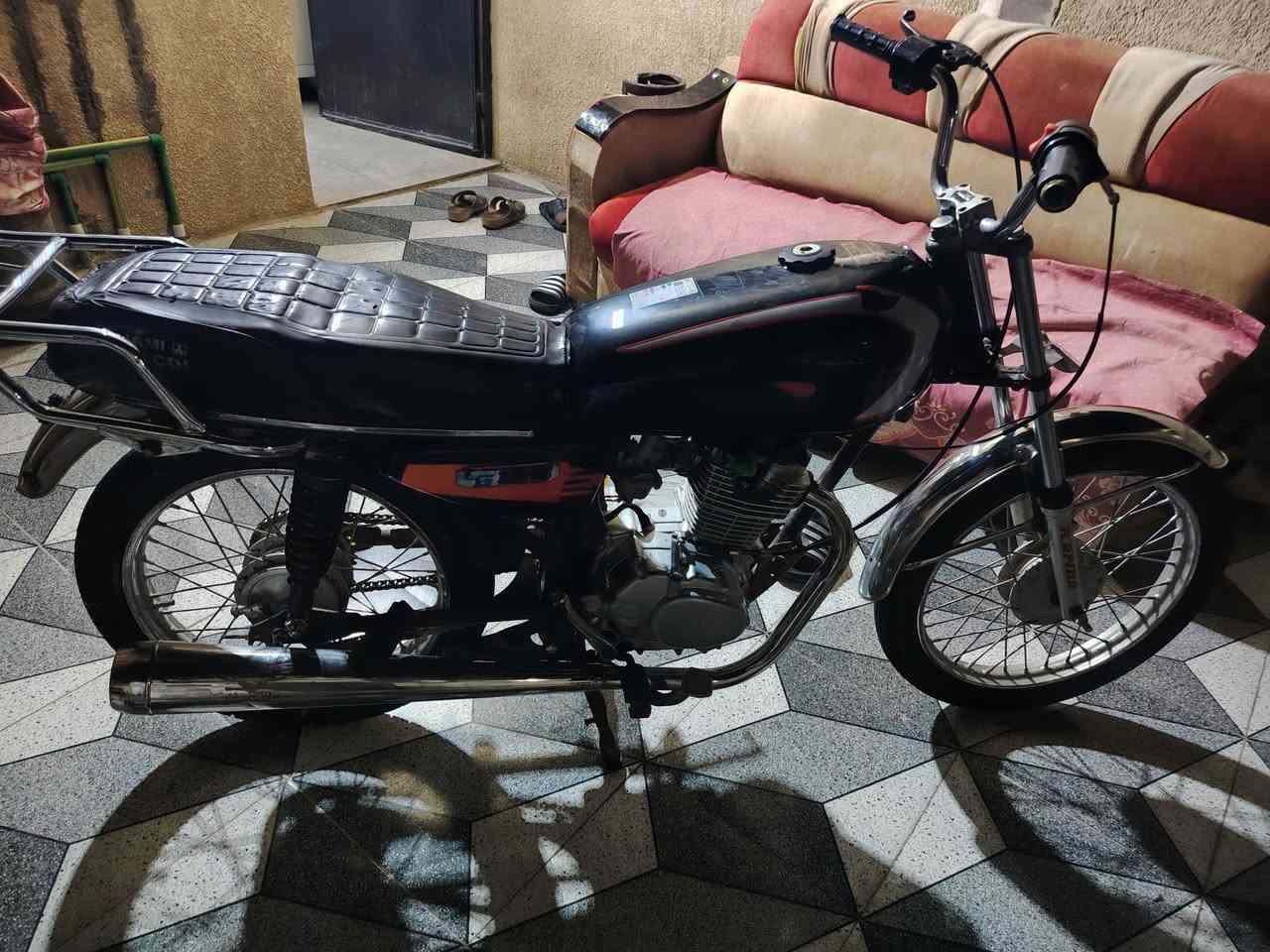 السلام عليكم دراجه كلك 2024مكينه ما مفتوحه  دراجه ربع ما تذب عليه دبلات جدد ترهم مراوس بكامله اوراق حتى لو سكنر سعر275وبيه مجال مكاني حله حي العسكري هاتف ***********
