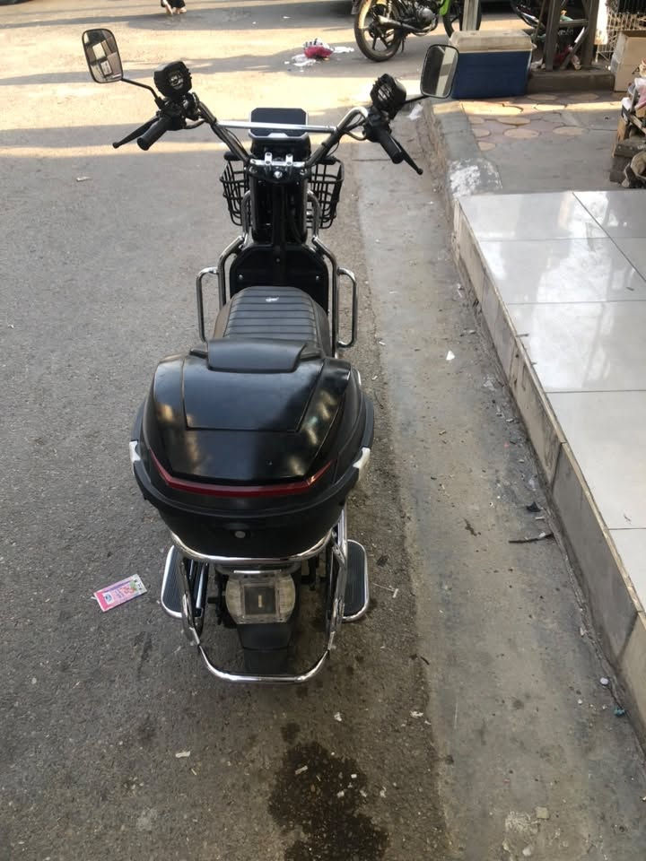 السلام عليكم  دراجه البيع. جديده بصاريات جديد تجي تفحص متوازي عله فلوسه  ريده 670بيه مجال ***********

نص مكتوب في الصور:
- *********** 49.WR