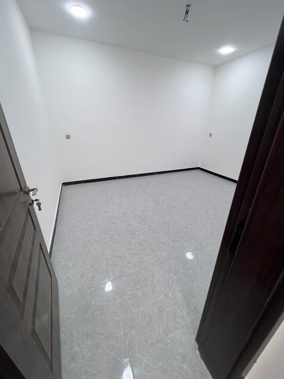 دار  للبيع | مودرن زيرو حديث
📍 الموقع: بغداد – الدورة – البو عيثة
📐 المساحة: 80 متر
↔️ الواجهة: 5 متر
↕️ النزال: 16متر

🏡 تفاصيل الدار:
•  غرف نوم
• صالة
• استقبال
• مطبخ
• بناء مودرن زيرو حديث ✨

📜 السند: طابو سند 25
📑 التنازل: شركة + إقرار محكمة

📞 للاستفسار والمعاينة:
☎️***********
☎️***********
