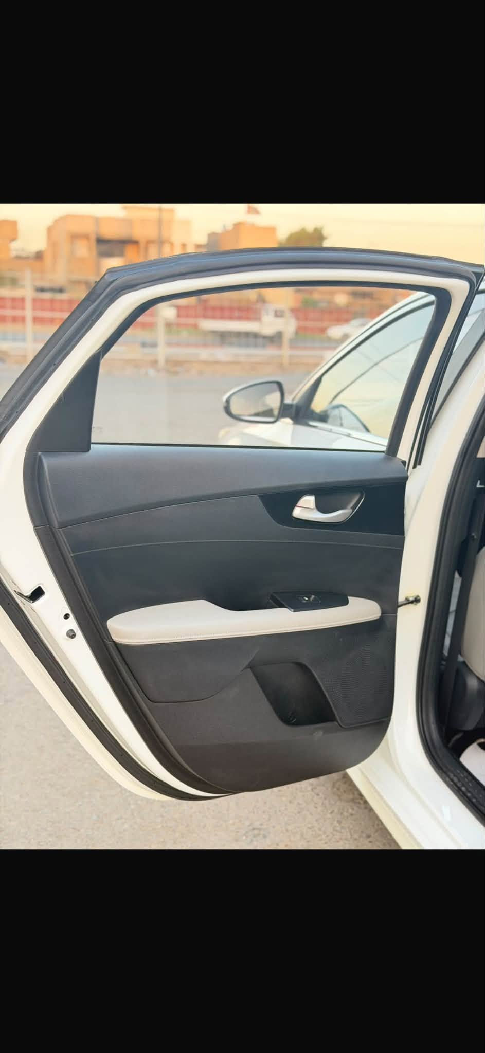 كيا K3
رقم اربيل 
موديل 2022
الون  ابيض 
فول مواصفات
عداد المسافه 32الف KM 
محرك 1500 دبل نوزل 8 بخاخات دوش 
مكفول من التبديل والصبغ كفاله عامه
بصمه تشغيل + بصمه ابواب دخول ذكي+ جنطه بصمه
حساسات اماميه خلفيه 
كشنات جلد 
تبريد قطعتين
وضعيات قياده
مرايه تعتيم
ويل كب 
لايت زينون
اشاير بالمري 
سلايت فتحة سقف
بك لايت لد
باقي مواصفات الفول معروفه
مكان السياره بغداد
الرقم ***********
