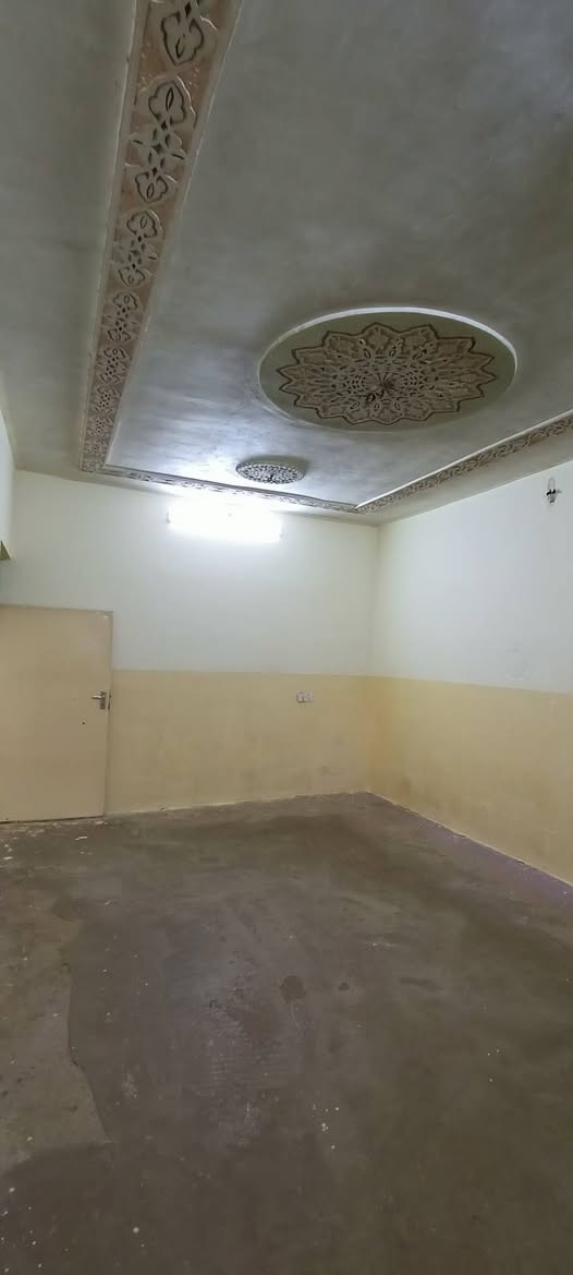 دار للايجار 🏫
🔳حي البكر قرب جامع البديع 
🔳مساحة 300م 
🔳3 غرف نوم وهول واستقبال ومشتملات كراج سيارة...
🔳للاستفسار مراجعة مكتب المازن حي البكر شارع المنظمة قرب المركز ...
🔳او الاتصال على 📞 ☎️ ***********
