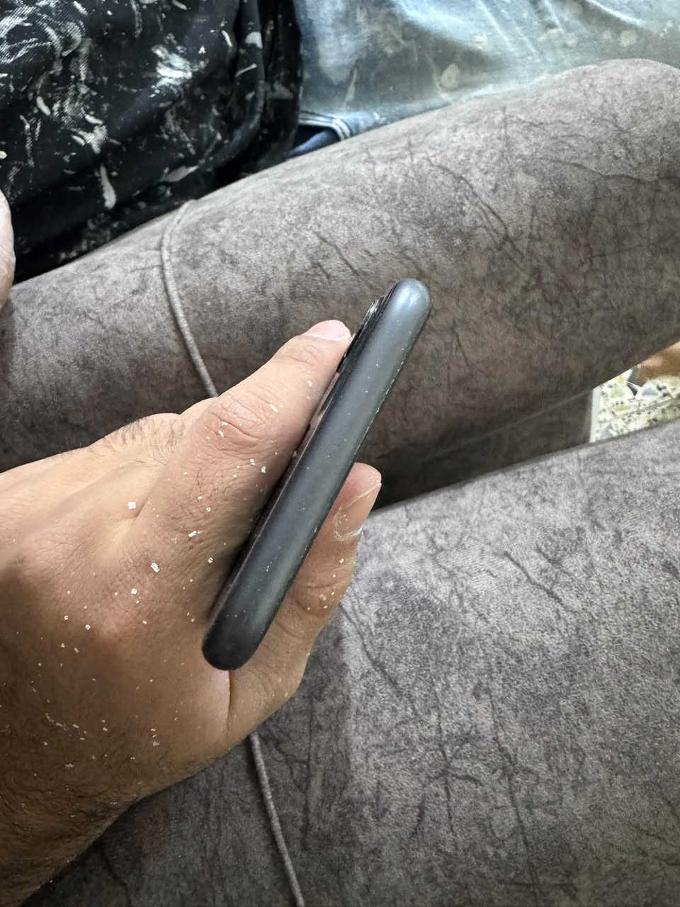 ياالله سلام عليكم ايفون 11عادي بطاريته 77شاشه بيه شخوط  جهاز نضيف حيل بعده وتر كامل غراضه باكيت ول كيبل سعر 280وبي مجال  *********** واتساب و تصال فقط متواجد 24ساعه  جماعت 200لحد يتصل
