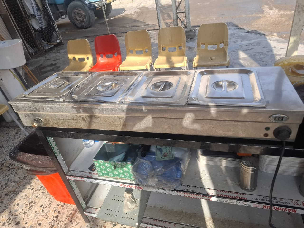 عدد ٤ • كهربائي وغاز • شغّالة ونضيفه
