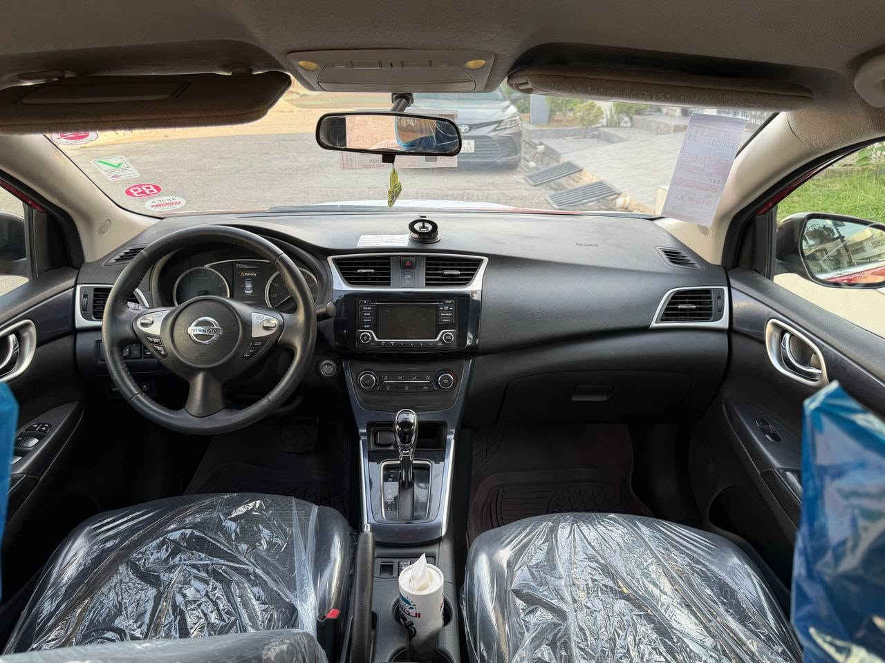 للبيع سيارة نيسان سنترا موديل ٢٠١٧ أمريكي فول مواصفات ماعدا الفتحة SR لون احمر دم الغزال سيارة بدون ضرر فقط جالملغ سرقة بجم كبس و بدون دواخل و بدون ايرباك كير و محرك مكفول و ما مفتوح رقم و سنوية و الزينكة و الهزة كلها جديد و بسمي يعني ربع دينار مصرف مابي ٤ تايرات جديد و حدادية جديد 
مواصفات SR
بلاجكتور 
ويل كروم اسود ١٧ 
إشارة بالمراية + مراية كهرباء 
سبايدر (جناح) + دوسات مال SR بلادي كت 
كشنات جك + كشنات هيتر 
شاشة اعطال 
شاشة + كامرة + GPS
تحكم بالاستيرن + تحديد سرعة 
خدمات 
بصمة أبواب + صندوق + تشغيل 
أنظمة قيادة NORMAL + ECO + SPORT
٤ جامات كهرباء 
٦ سماعات + ١٦ ايرباك 
محرك ١.٨ + كير اتوماتيك 
و بعد مواصفات هواية مكان سيارة كركوك سعر ٩٤ و بي مجال بسيط للشراي رقم موبايل ***********
