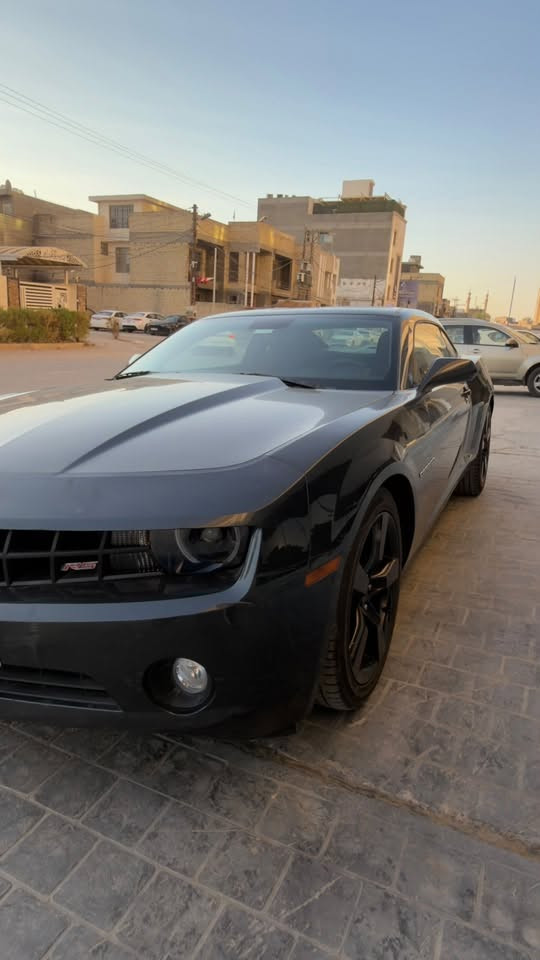 السلام عليكم للبيع شوفرليت كمارو RS 2012 وارد امريكي حادث ربع باب وشبر بالجاملغ سيارة نضيفة كير محرك تبريد ثلج السيارة بلادية ماشية 95 رقم بغداد بسمي السعر 81 وبيها مجال حك الجية للاستفسار *********** مكاني بغداد / الكرخ
