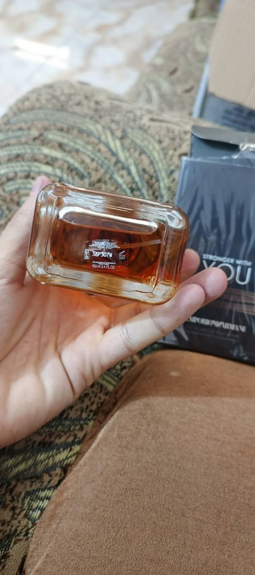 السلام عليكم
عطر سترونجر وذ يو للبيع 
واتساب ***********

