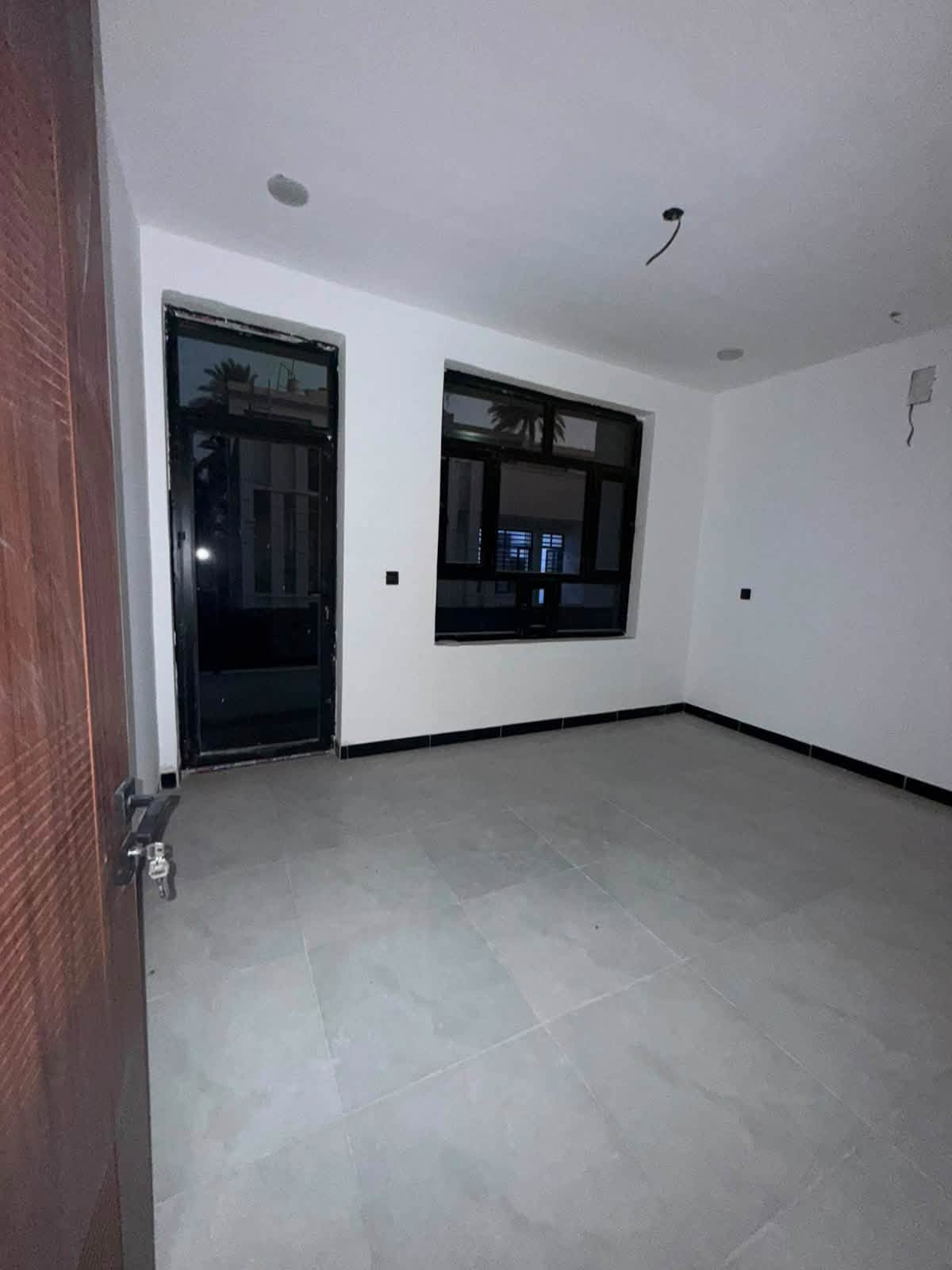 دار إلى الايجار المساحة 80 متر يتكون من 3 غرف نوم + صاله + استقبال + مطبخ + صحيات 🏠 العنوان بغداد الدوره مدخل البوعيثه مجمع شواطئ دجله شارع حلويات الحمداني قرب المدارس السعر 💵 (600) قفل الاستفسار 📲 ( *********** )
