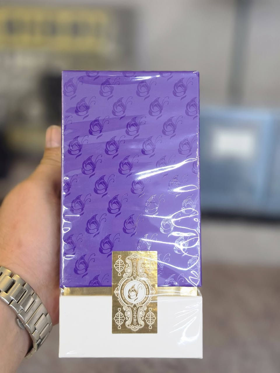 👑 Sospiro Vibrato | عطرٌ للذين لا يرضون بالبدائل!
​إذا كنت تبحث عن توقيع عطري يفرض حضورك وفخامتك دون أن تتكلم كلمة واحدة.. فهذا العطر صُمم لك! Vibrato ليس مجرد عطر ترتديه، بل هو هويتك الخاصة.
​توليفة سحرية تجمع بين الانتعاش الملكي ودفء العنبر والمسك، تفوح بجاذبية تأسر كل من حولك وتجبرهم على السؤال: "ما هذا العطر الساحر؟"
​💥 مميزات العطر:
​🎯 فوحان مجنون: يسبقك إلى المكان ويبقى أثره طويلاً بعد خروجك!
​💎 تصميم فاخر: زجاجة مخملية راقية تليق بالمجموعات الملكية.
​💯 أصلي 100%
​💰 السعر الخاص: 165$ (لأصحاب الذوق الرفيع فقط)
​📲 للطلب والاستفسار، تواصل معنا مباشرة أو أرسل رسالة عبر الواتساب:
📞 *********** (WhatsApp)
​⚡ الكمية محدودة جداً – أرسل رسالتك الآن قبل نفاذ الكمية!
