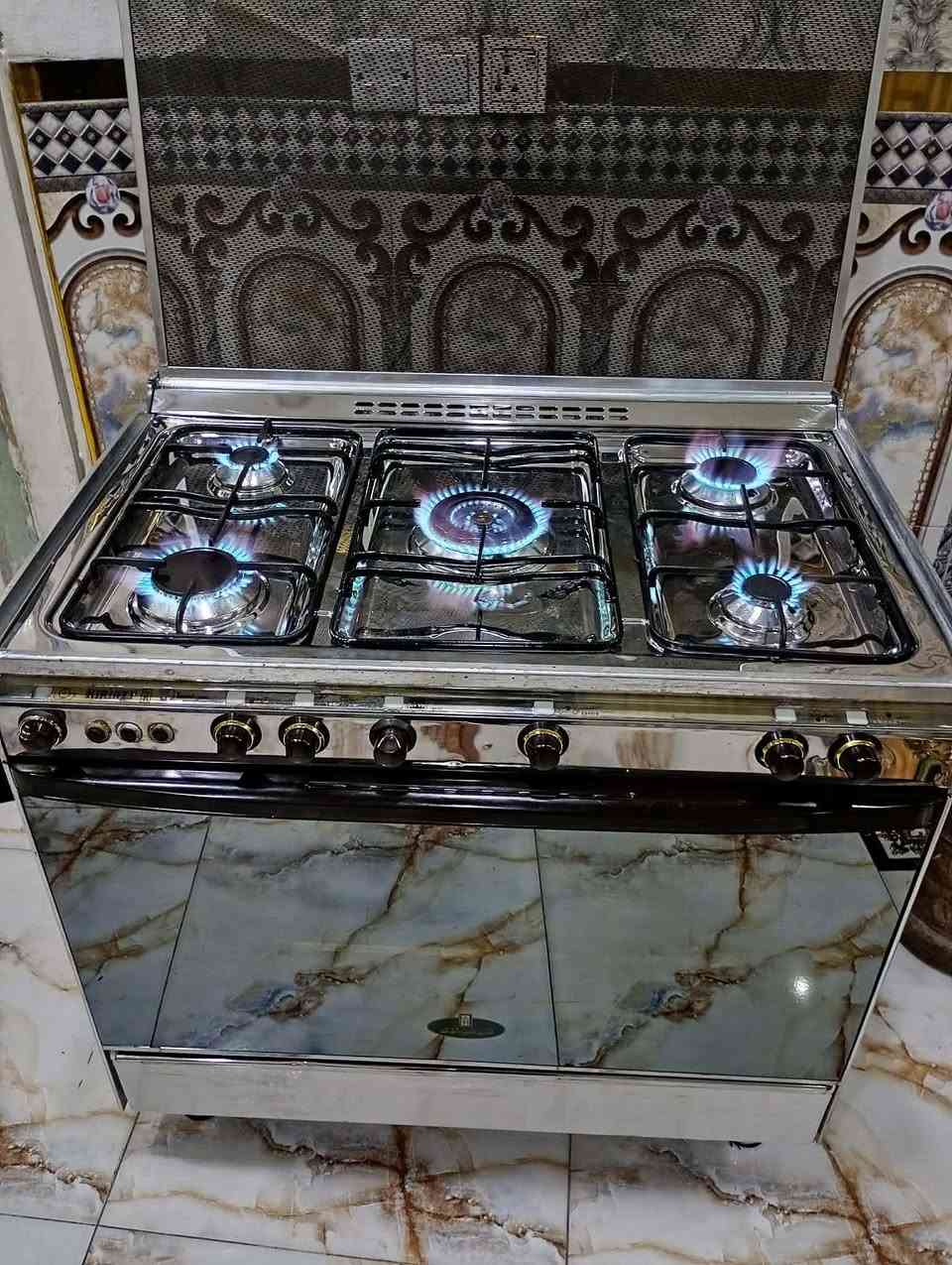 السلام عليكم طباخ كريازي مصري كلة شغال سعرة 220عنوان زين القوس ***********
