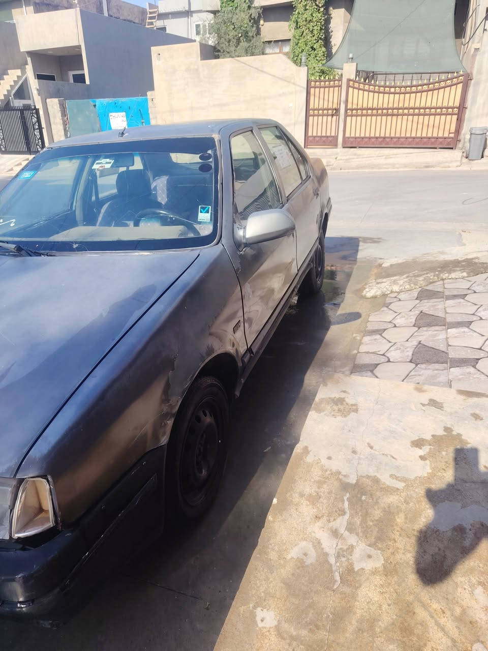 سيارة رينو ٩٢ كير ومحرك شرط. وين ما يعجبك  روح بي. بس راعيها ما اندل رقم كركوك وما بي دفتر بنزين
. وسنوية عاج 
السعر  ١٠ورقة ومجال للاتصال ***********
