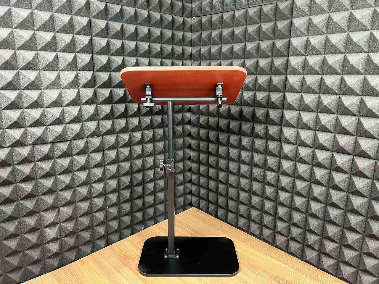 ميز وطاولة لابتوب بتصميم قابل للتعديل
