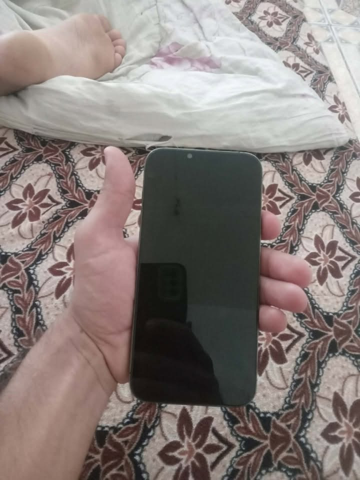 ١٣برو مكس شرق اوسط مبدل شاشه بس بطاريه ٨٦ كلشي شغال بيه فيس إيدي شغال سعر ٥٠٠بيه ومجال***********
