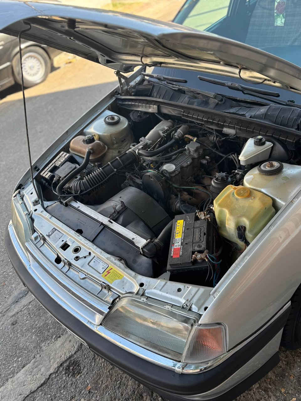 اوبل اوميكا موديل 1991 🚗***********
حجم محرك20 كيرومحرك بشرط صدر جديد
كهربايت شغال كامل بدون نقص سعرها 43 
كلير عام جمالية لون سلفر رقم كركوك مشروع وطني لحد 2030 بيها كوبون بنزين شرط تحويل كركوك, العراق
