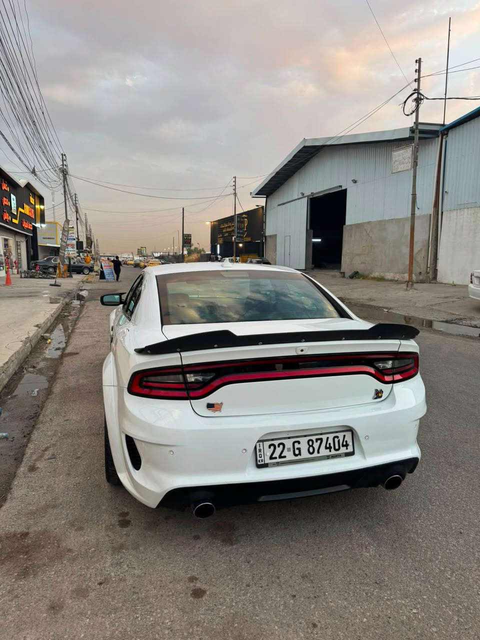 دوج جارجر سكات باك وايد بودي .
الموديل : 2021 جاملغ خلفي وباب جهة السايق صبغ  
المحرك : SRT . V8 . 6.4L .
العداد : 40 الف 
 المواصفات : 
* وايد بودي. 
* مكابح رياضية (برمبو) . 
* لايت LED . 
* اللايت زنون . 
* فتحت سقف (سلايد) . 
* نقطة عمياء . 
* كاميرا خلفية . 
* امكانية التحكم بوضعيات المقود كهربائيا . 
* كزوز سستم . 
* حساسات خلفية . 
ويل قياس 20 أنج 
* سستم صوت ALPINE . 
* تشغيل عن بعد . 
* مقاعد رياضية من الجلد الفاخر والشامو الاحمر . 
* ذاكرة لحفظ وضعيات الجلوس (ميموري) . 
* المقاعد الأمامية تبريد وتدفئة .
* نظام خرائط GPS . 
* شاشة كبيرة قياس 8.4 أنج اوپشنات SRT 
* تدفئة ستيرن . 
* كير شفتر بالستيرن . 
* جناح خلفي . 
* بلوتوث تلفون . 
* نظام (SRT MODE)
* السعر 265 بيها مجال جداً بسيط
* مكان السيارة موصل 📍
☎️***********
للتواصل واتساب 🤍 موصل, نينوى
