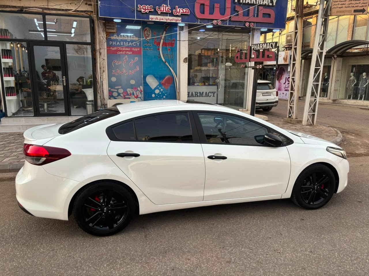 سلام عليكم
سيراتو 2017 vib فول الفول 
كفاله عامه بيها تكحيلات اثر شخوط بسيطات كلش كلش 
محرك 2000
حساس امامي 
نقاط عمياء
حساس خلفي
رادار خلفي 
بصمه 
فتحه 
ثلاجه
ستيرن تدفئه
قطعتين تبريد 
لد امامي 
لد خلفي 
مري شفط
سستم صوت كلش نقي وقوي 
تبريد بيانو
كشنات جلد 
كشن سائق كهرباء وخزن ميموري 
حداديه  تخم تاير جديد تبريد مكينه مكفولات شرط الفحص 
ويل كب 17 (صابغه حراري وكلير درجه اوله واذا تريد ترجعه بلادي بس تجلي )
شاش ام الكامره 
تراكشن مود ( نورمال . ايكو . سبورت ) 
كشنات امامي تدفئه تبريد
كشنات خلفي تدفئه
جنطه ذكيه افتتاح عند التقرب
ترحيب عند الاقتراب للسياره 
السعر 158 ورقه
فيس ما متواجد 
*********** واتساب وخط
عنواني نجف كوفه حي كنده
