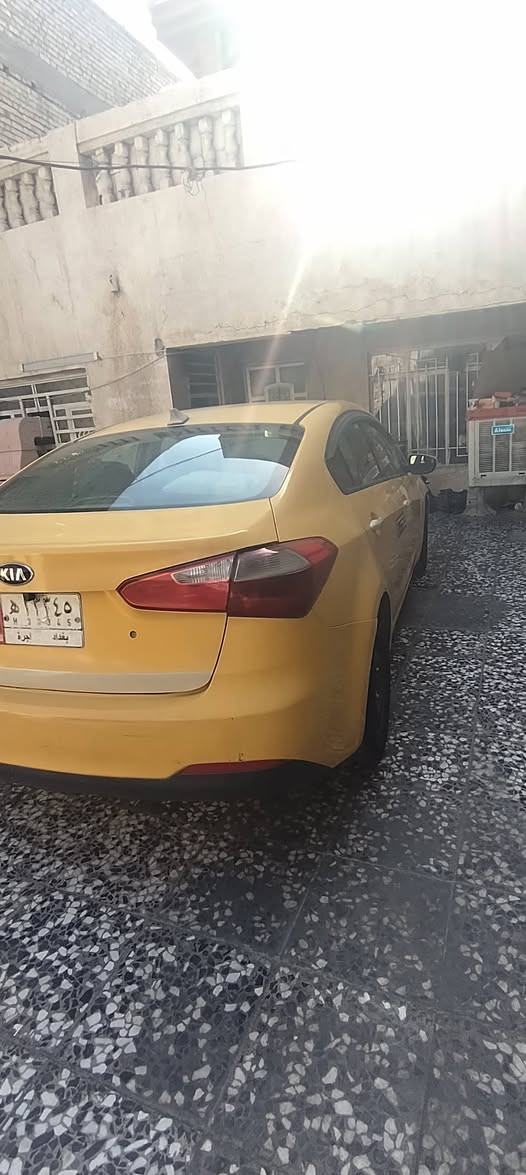 سلام عليكم البيع فورتي مديل 15
وارد امريكي حادثه جاملغ خلفي
سونار موجود اليبل واحد بدون تبديل
كير ومكينه مكفولات حجم المحرك 2000 دوش صدر جديد تبريد مكفولات سعر ٩٢ 
مكان سياره بغداد مدينة الصدر الورفلي تصال ***********

نص مكتوب في الصور:
- دكتور سونار لفحص السيارات | *********** | *********** | *********** بغداد - معرض الحبيبية - مقابل ملعب المدنية