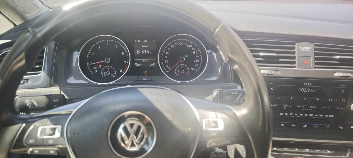 للبيع گولف 2021
Tsi 1.4 Turbo 
السيارة مثل ما واضح بالصور مل بيهة حادث مطخوخة من جوة  اندر كارج وطاگ الاير باگات
السيارة جاهزة من كل شي 
ماشية 59000 ميل
***********
